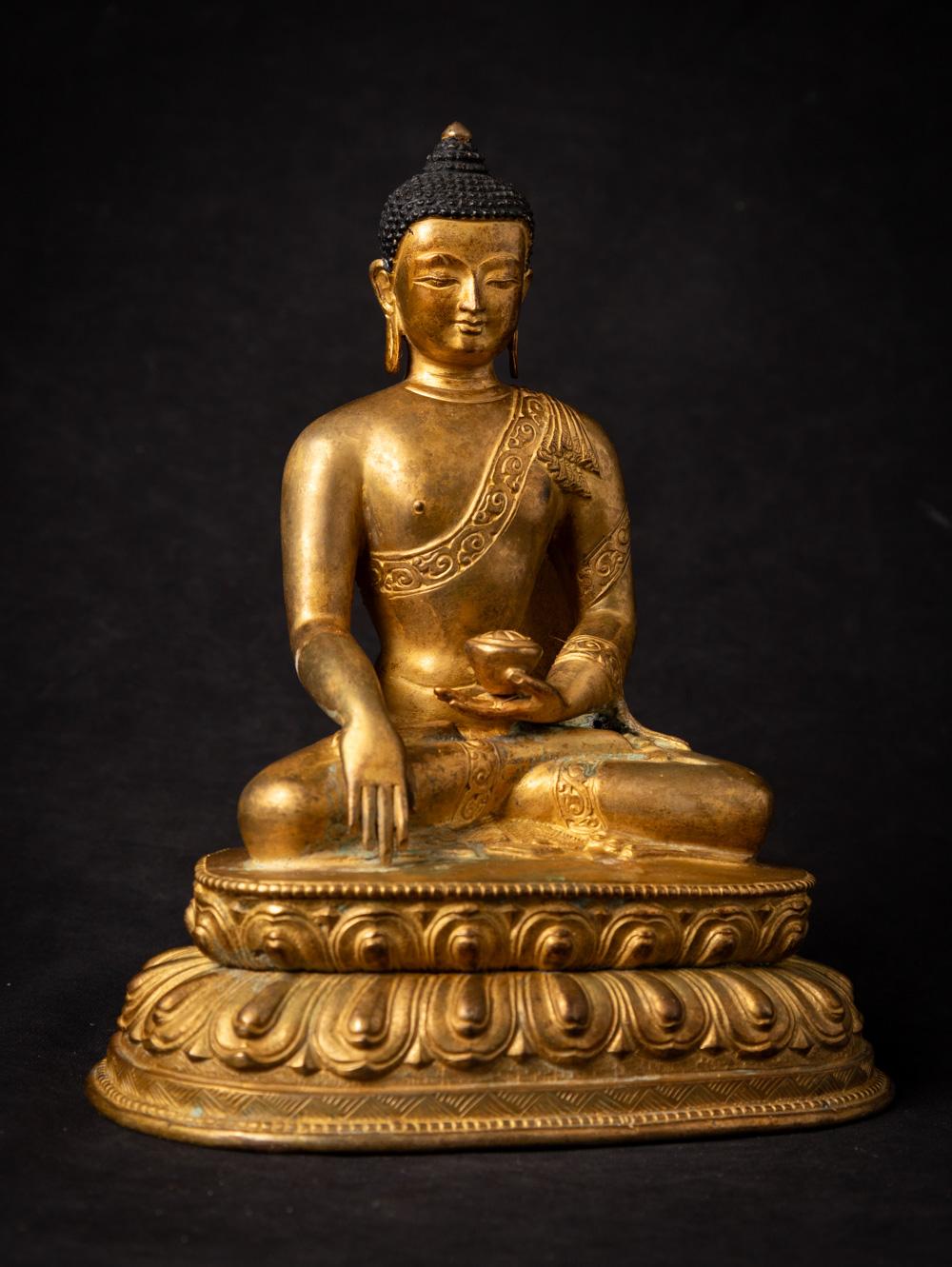 Middle 20th century old bronze Nepali Buddha statue in Bhumisparsha Mudra In Good Condition In DEVENTER, NL
