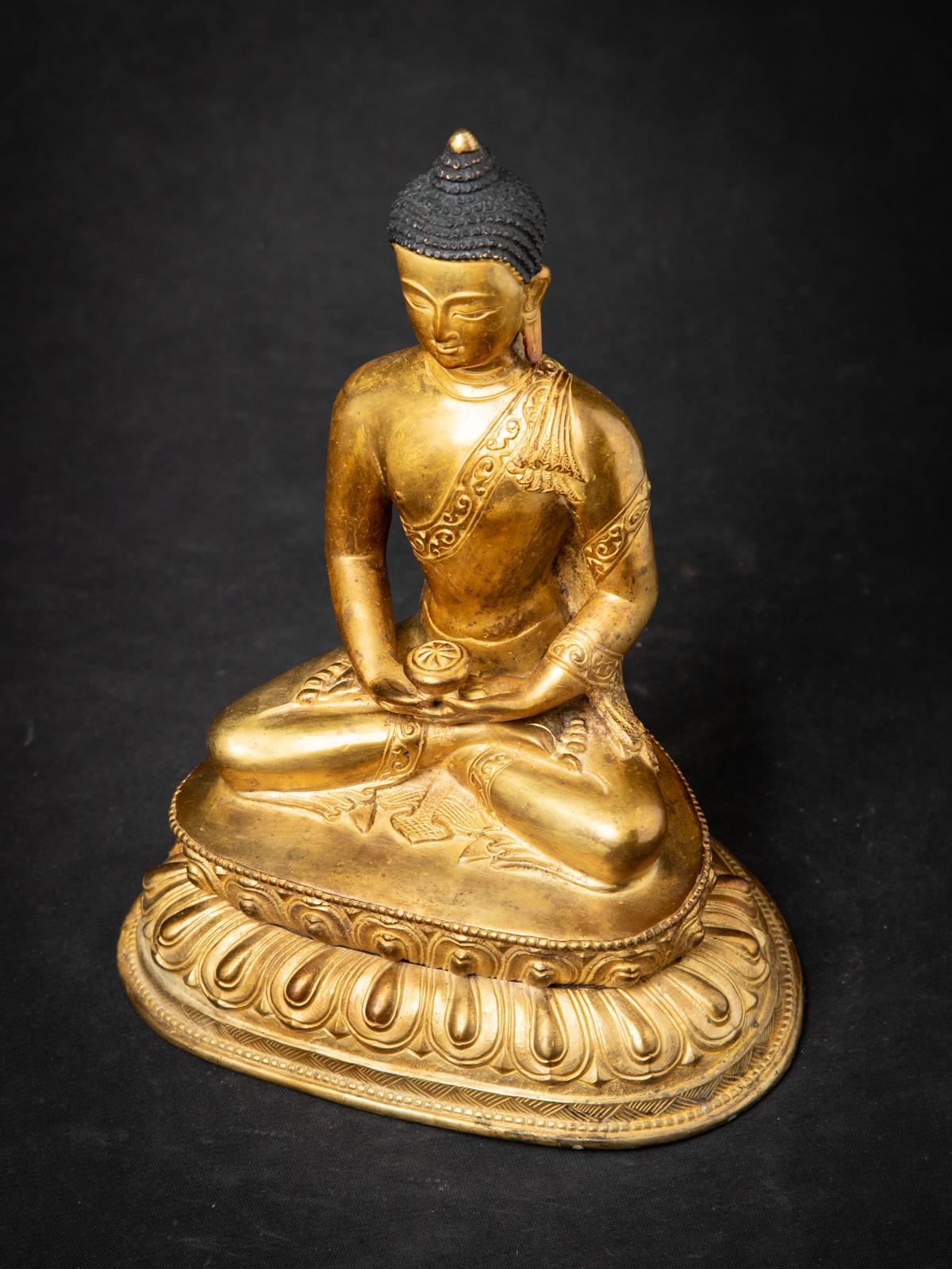 Milieu du XXe siècle Statue de Bouddha népalais en bronze ancien dans le Dhyana mudra en vente 7