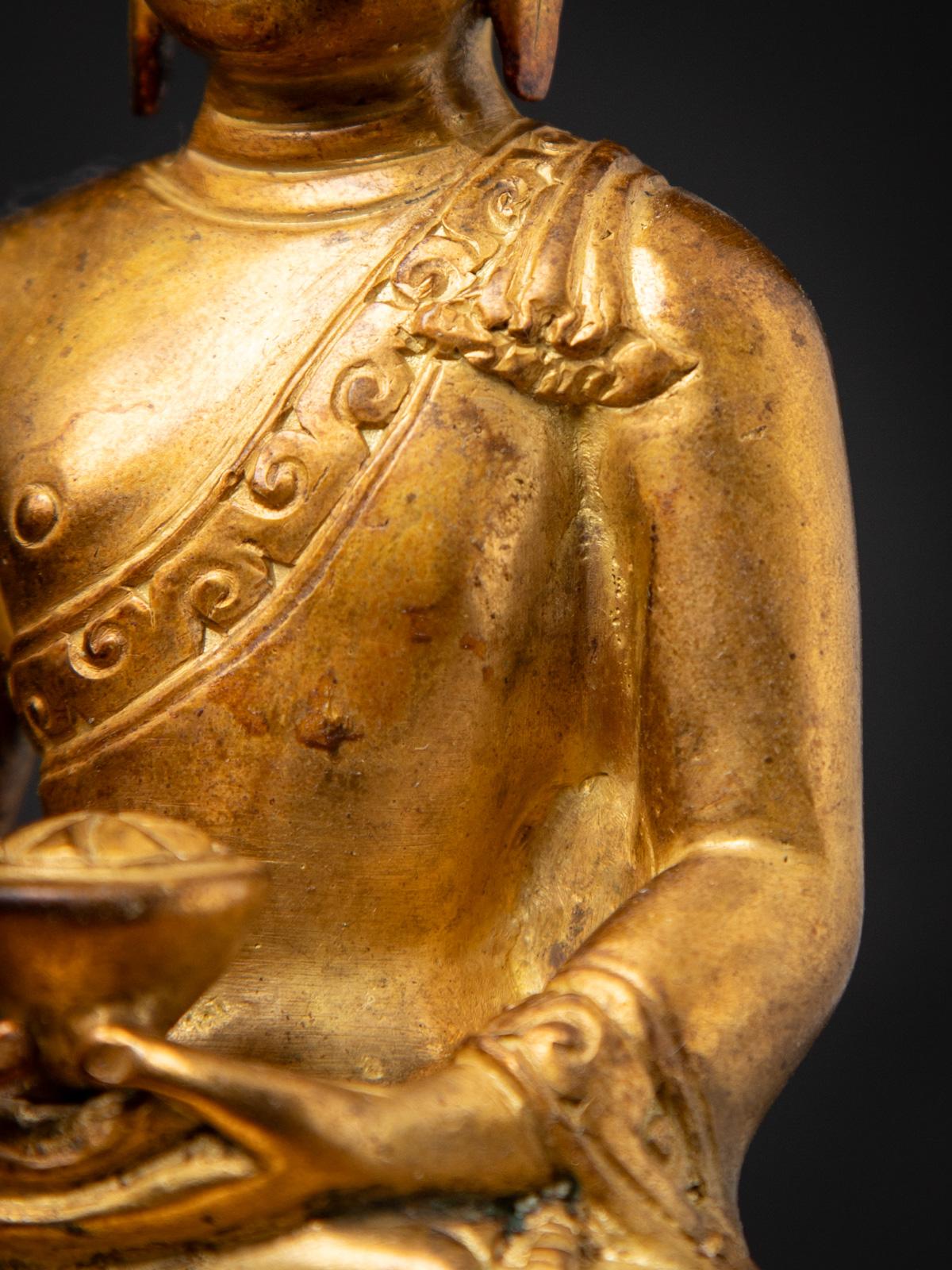Mediados del siglo XX Antigua estatua de Buda nepalí de bronce en Dhyana mudra en venta 12