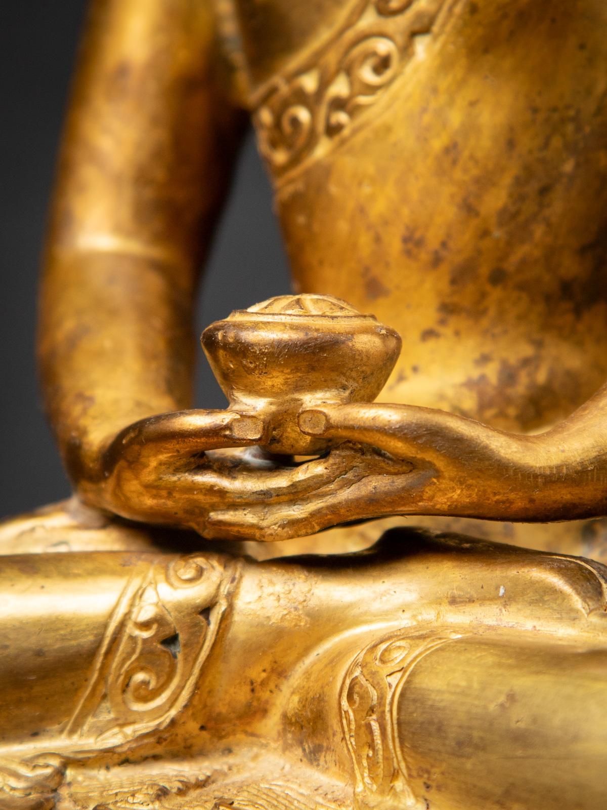 Milieu du XXe siècle Statue de Bouddha népalais en bronze ancien dans le Dhyana mudra en vente 12