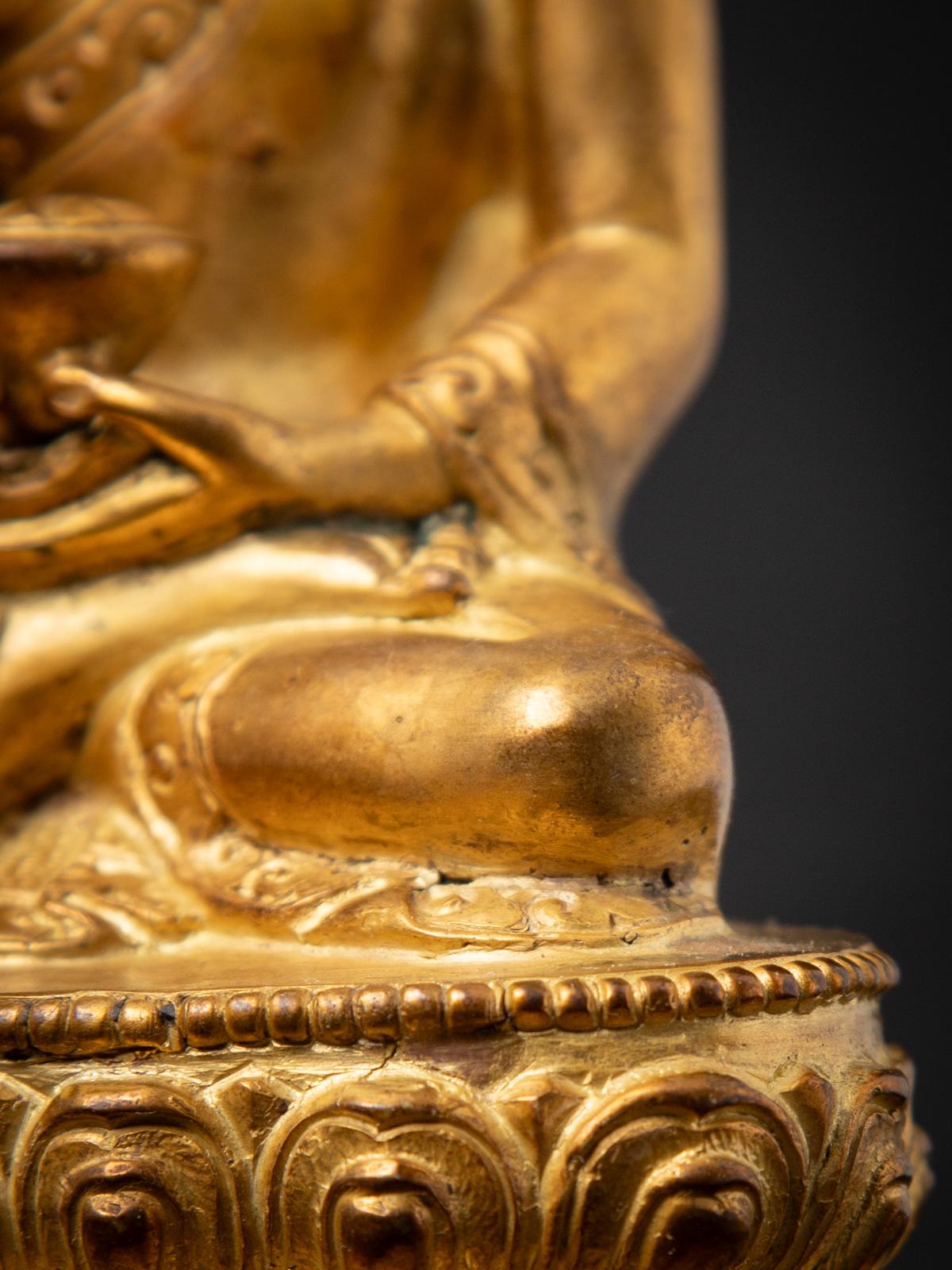 Mediados del siglo XX Antigua estatua de Buda nepalí de bronce en Dhyana mudra en venta 14