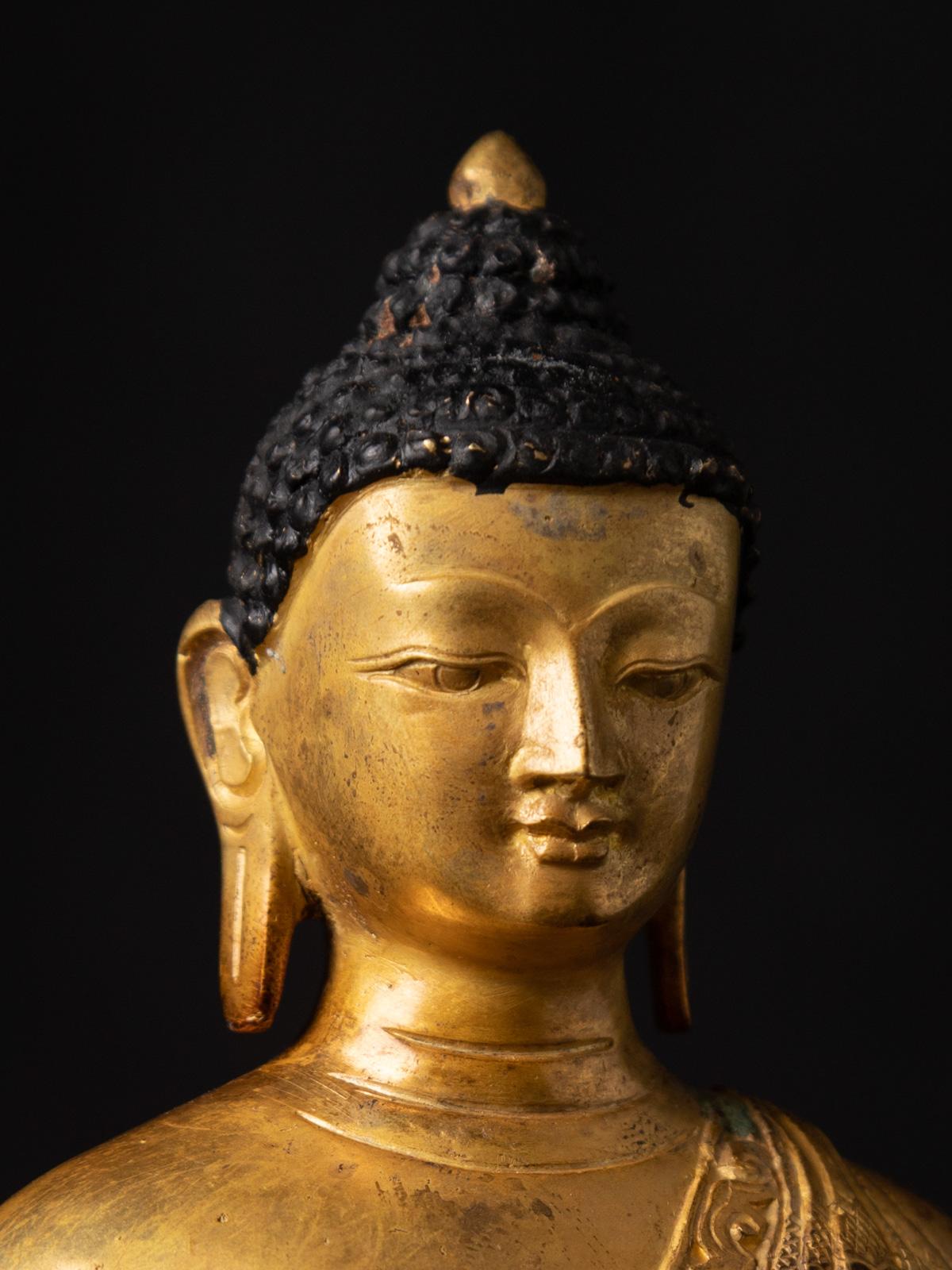 Middle 20th century old bronze Nepali Buddha statue in Dhyana mudra In Good Condition In DEVENTER, NL