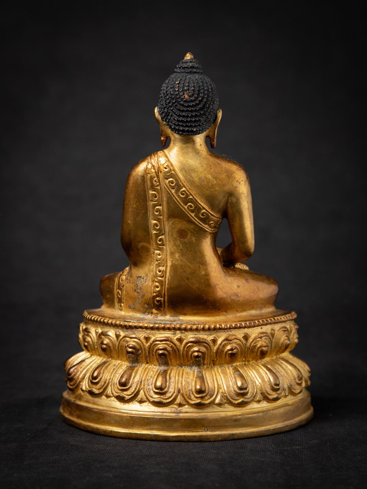 Mediados del siglo XX Antigua estatua de Buda nepalí de bronce en Dhyana mudra en Bueno estado para la venta en DEVENTER, NL