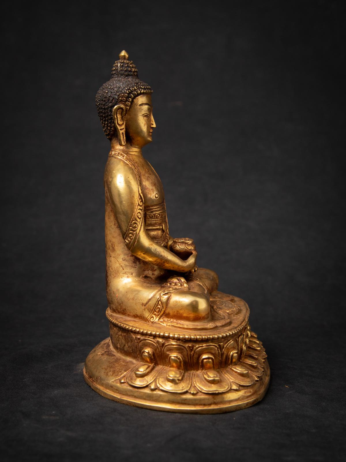 20th Century Middle 20th century Old bronze Nepali Buddha statue in Dhyana mudra