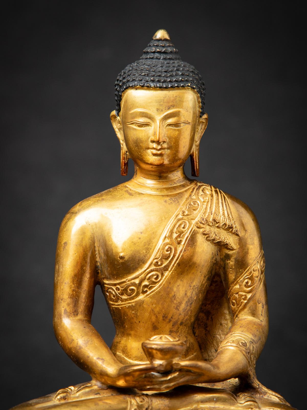 Milieu du XXe siècle Statue de Bouddha népalais en bronze ancien dans le Dhyana mudra en vente 3