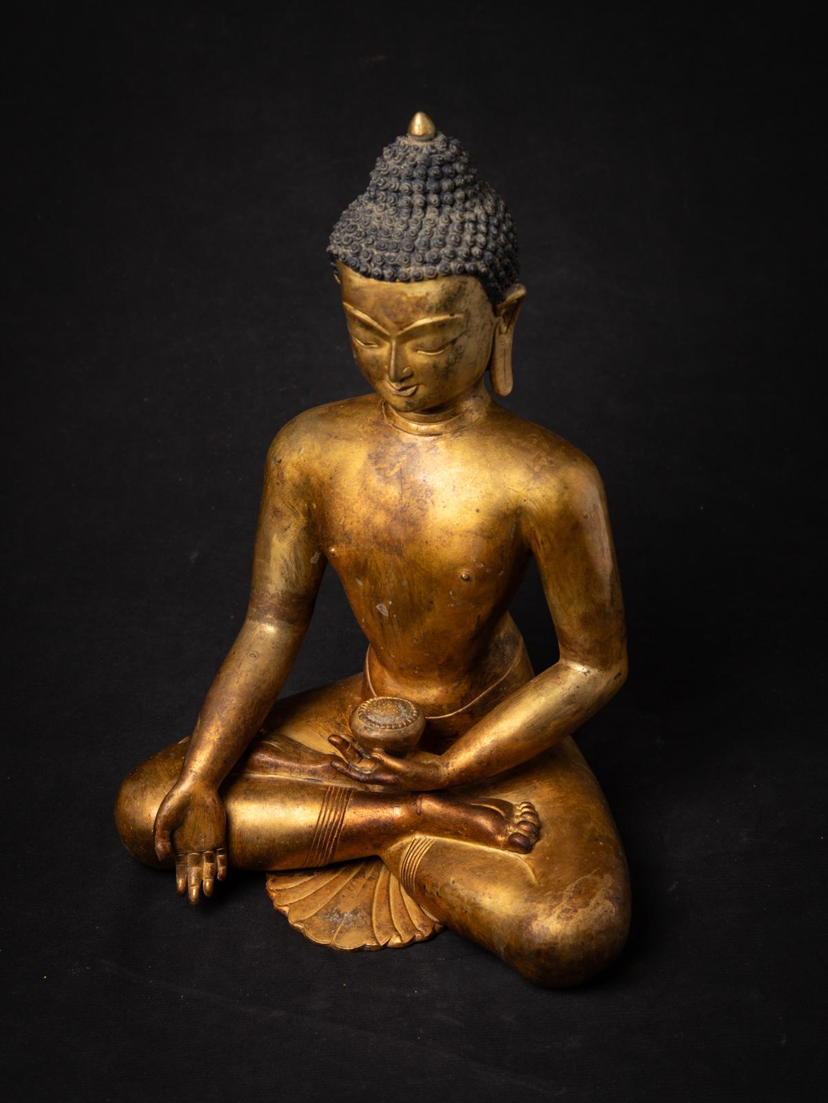 Statue de Bouddha népalais en bronze du milieu du 20e siècle - OriginalBuddhas en vente 5