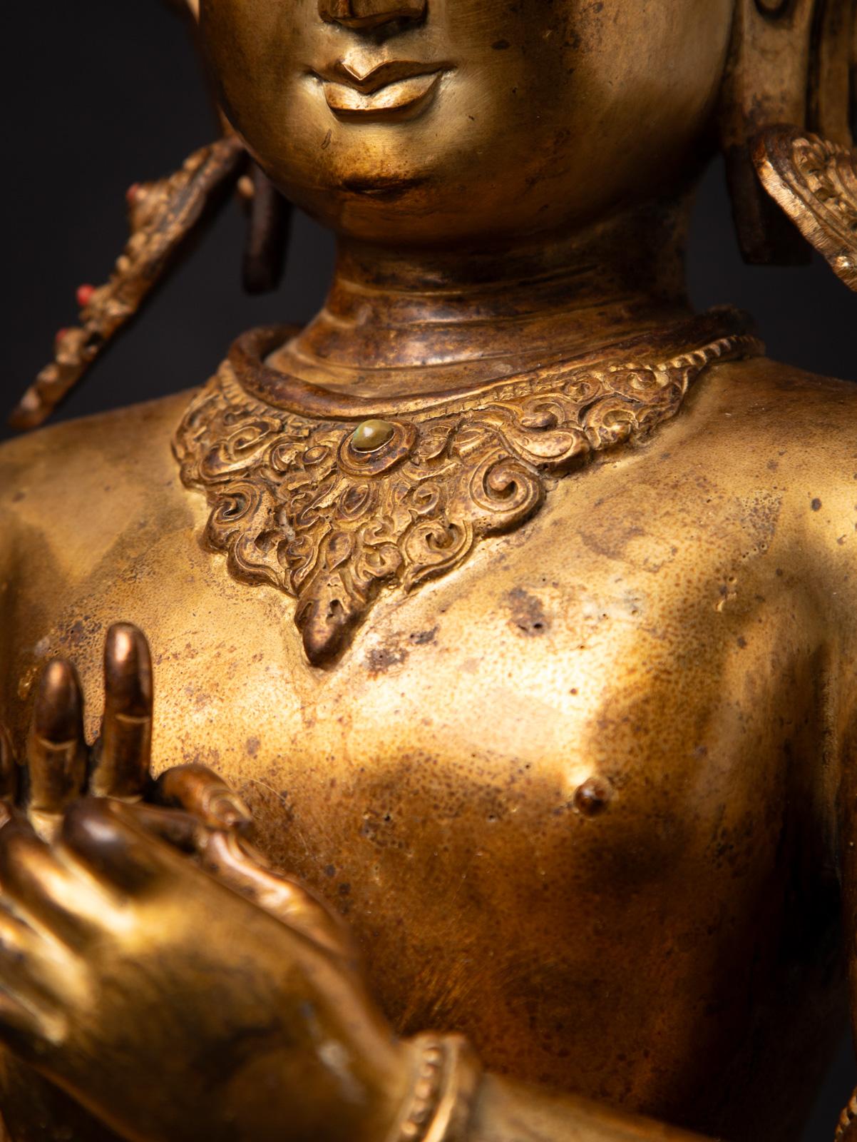 Statua di Buddha nepalese in bronzo del XX secolo - OriginalBuddhas in vendita 12