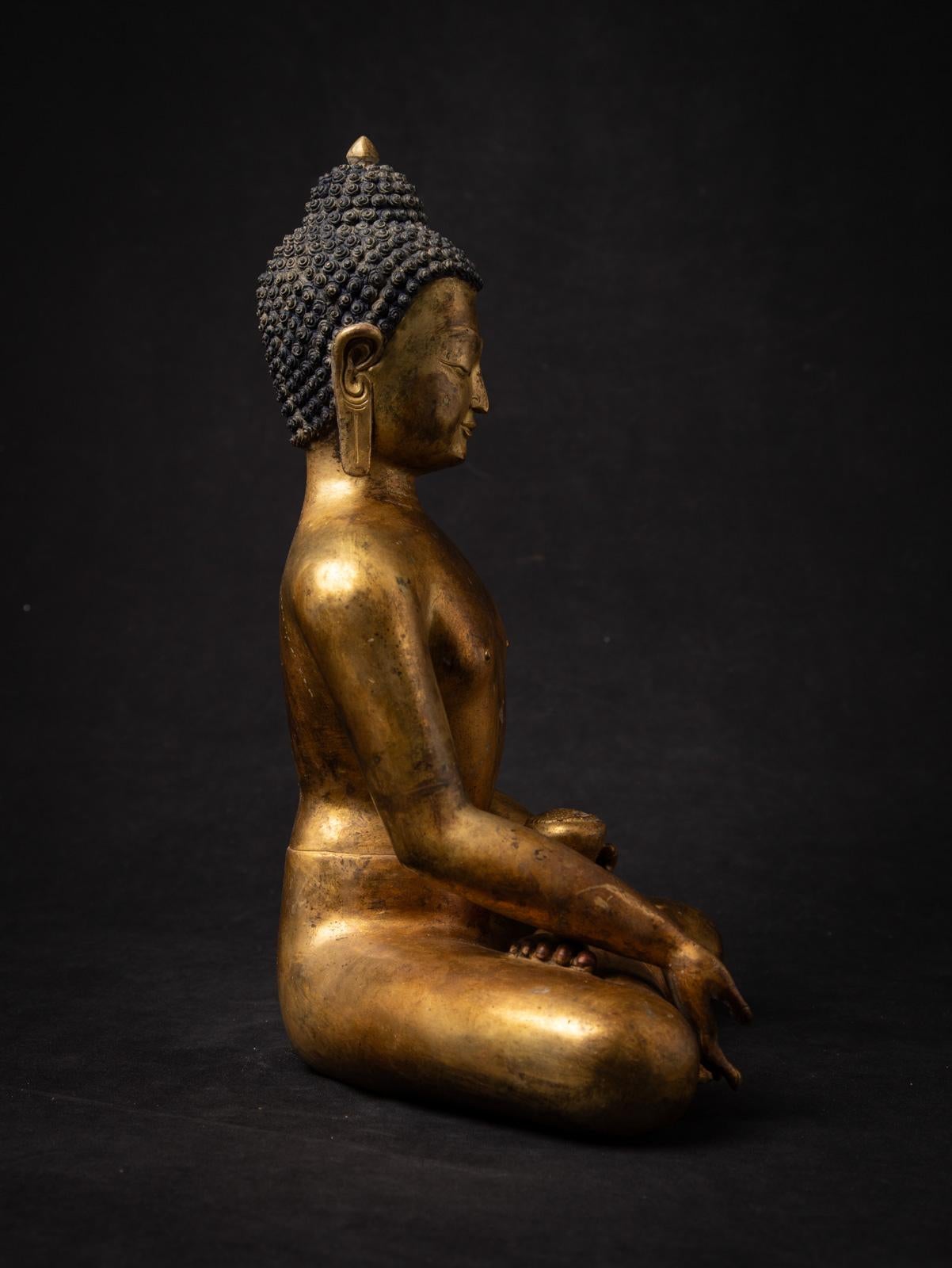 Statue de Bouddha népalais en bronze du milieu du 20e siècle - OriginalBuddhas en vente 13