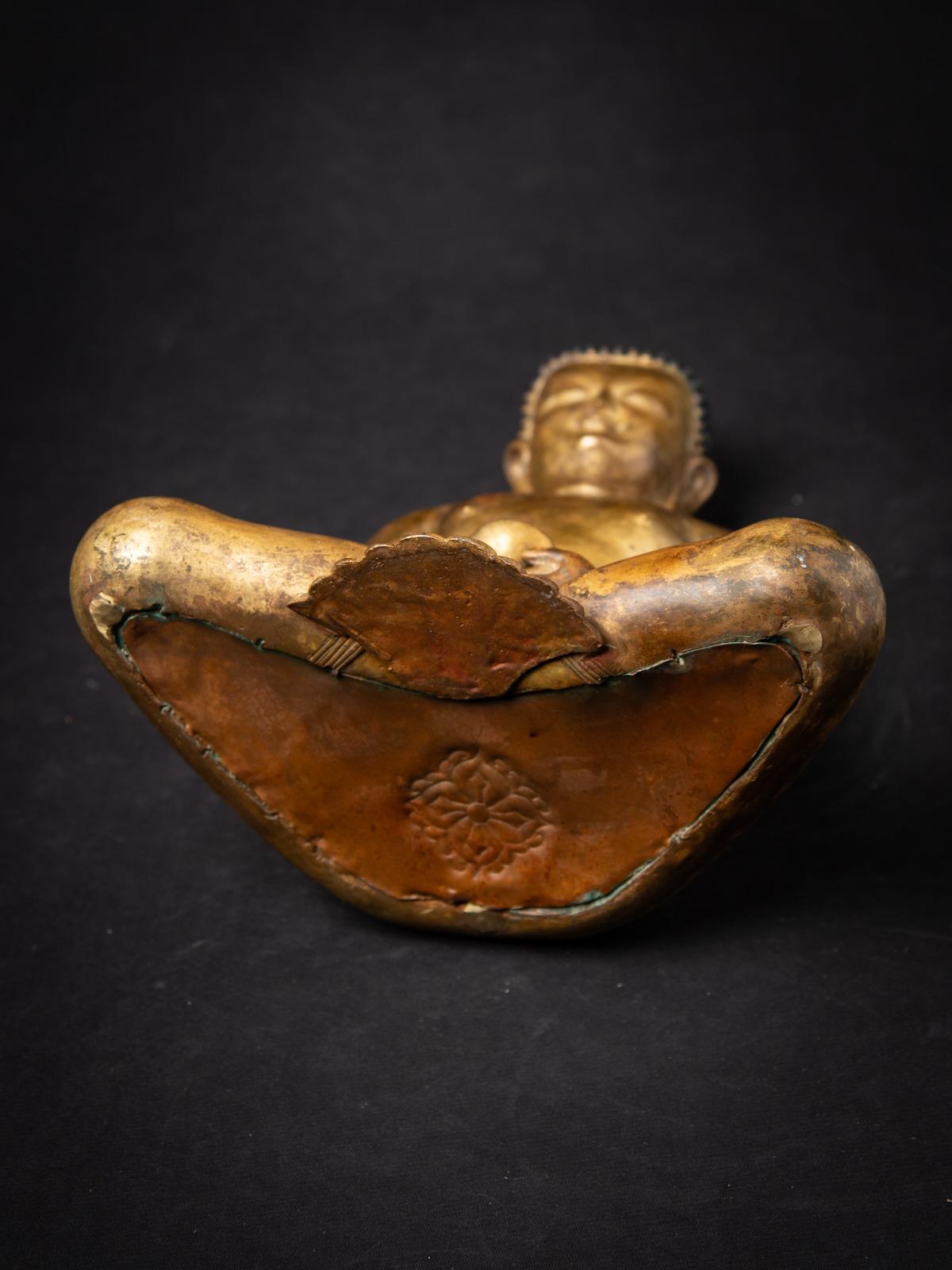 Statue de Bouddha népalais en bronze du milieu du 20e siècle - OriginalBuddhas en vente 2