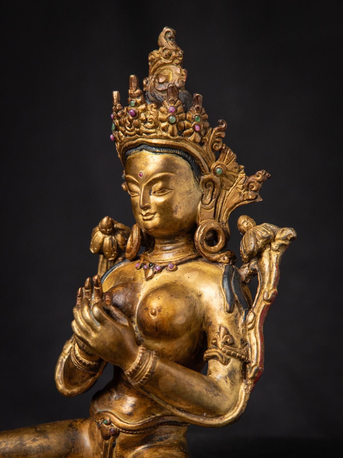 Milieu du XXe siècle Statue de Tara verte népalaise en bronze ancien du Népal en vente 6