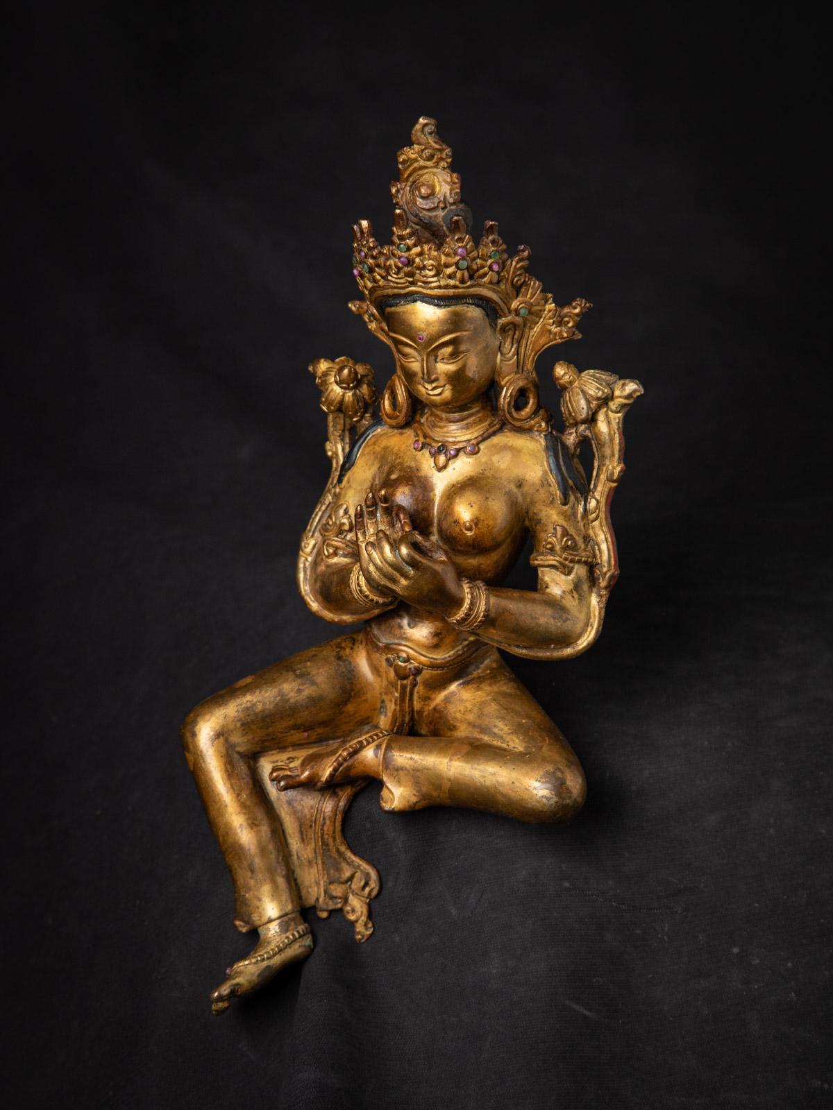 Milieu du XXe siècle Statue de Tara verte népalaise en bronze ancien du Népal en vente 8