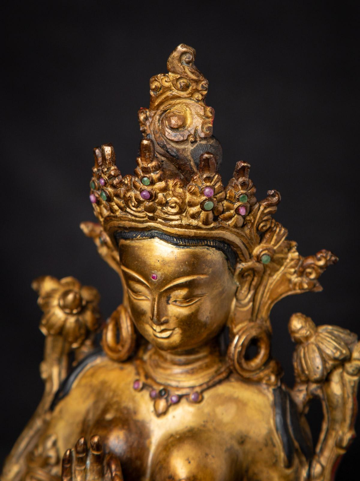 Milieu du XXe siècle Statue de Tara verte népalaise en bronze ancien du Népal en vente 9