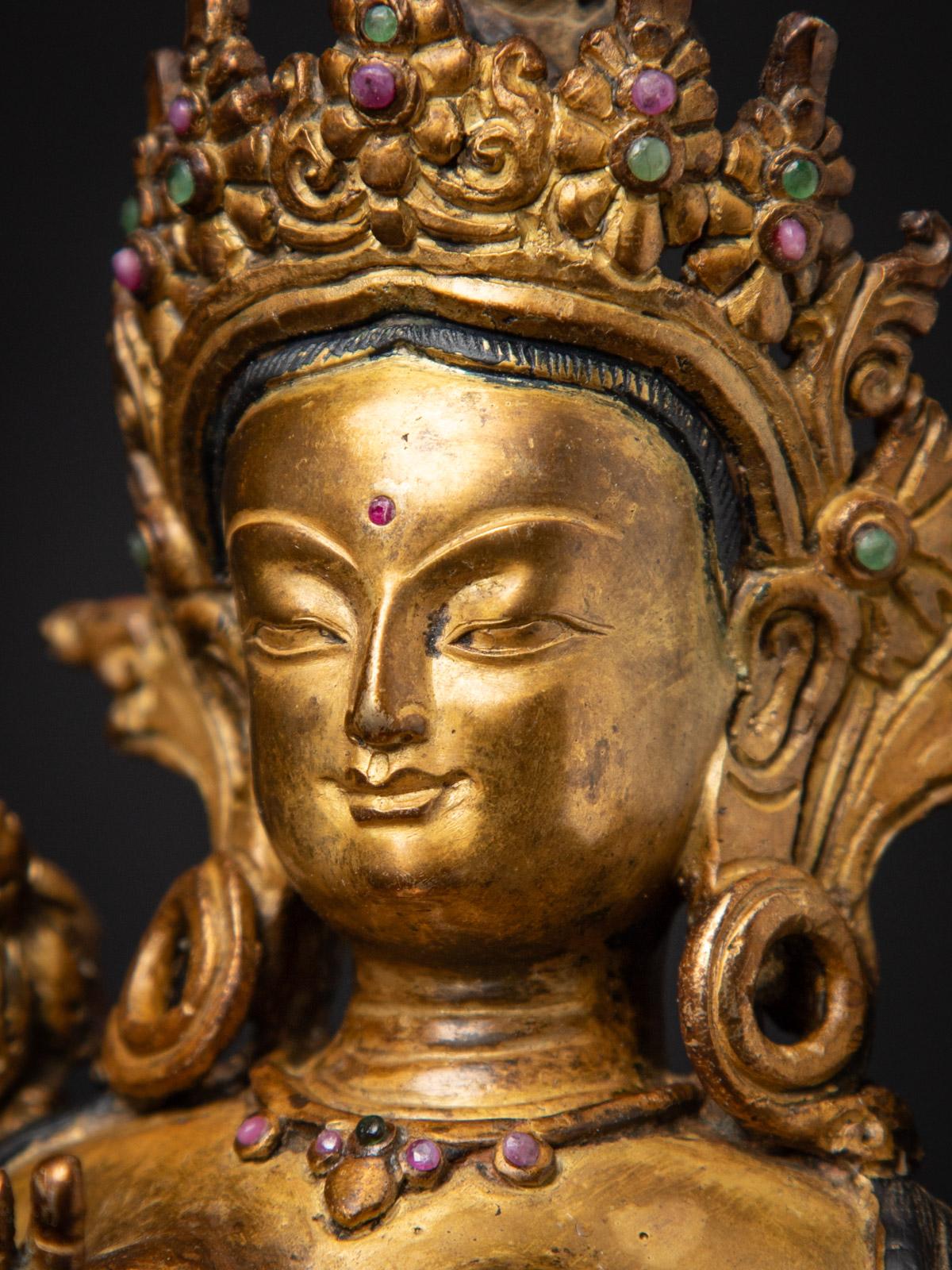 Milieu du XXe siècle Statue de Tara verte népalaise en bronze ancien du Népal en vente 10