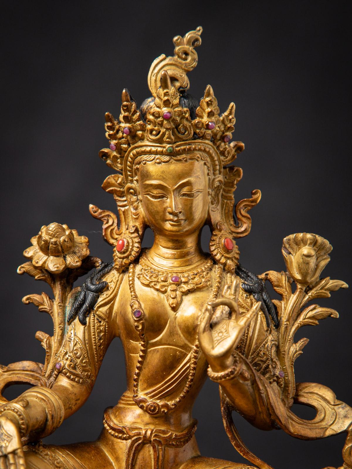 Milieu du XXe siècle Statue de Tara verte népalaise en bronze ancien du Népal Bon état - En vente à DEVENTER, NL