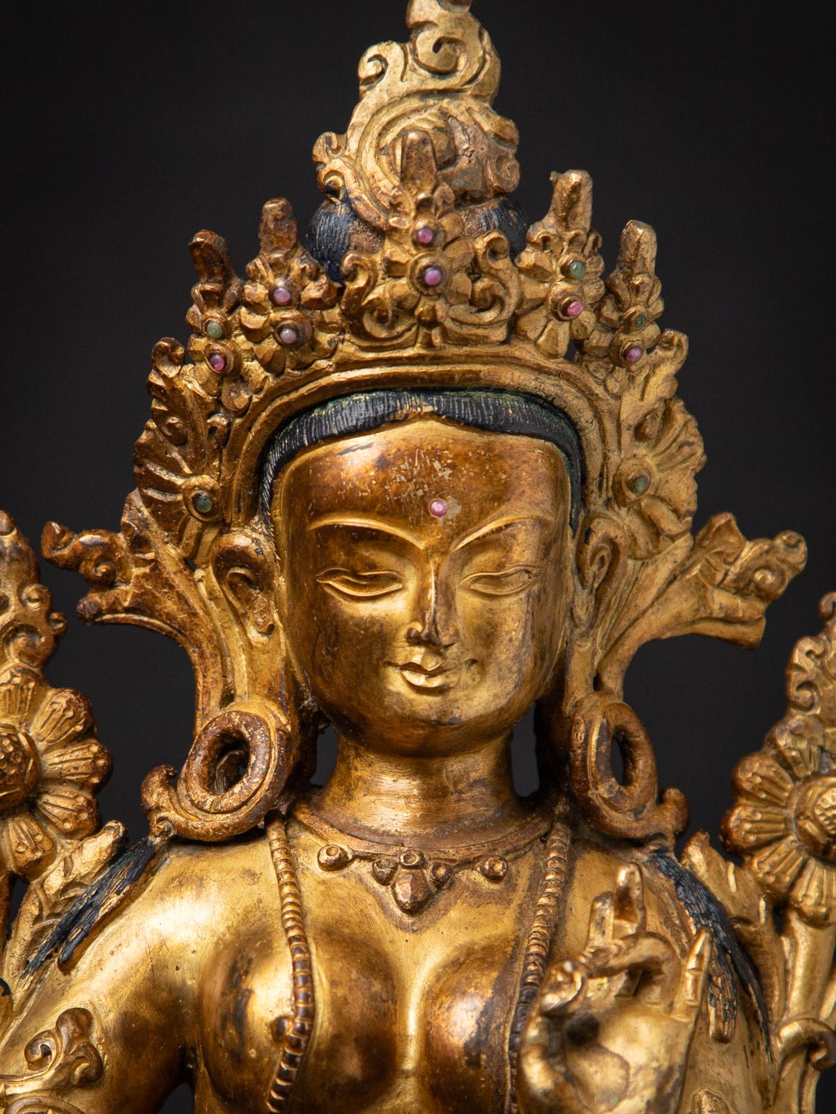 Milieu du XXe siècle Statue de Tara verte népalaise en bronze ancien du Népal Bon état - En vente à DEVENTER, NL