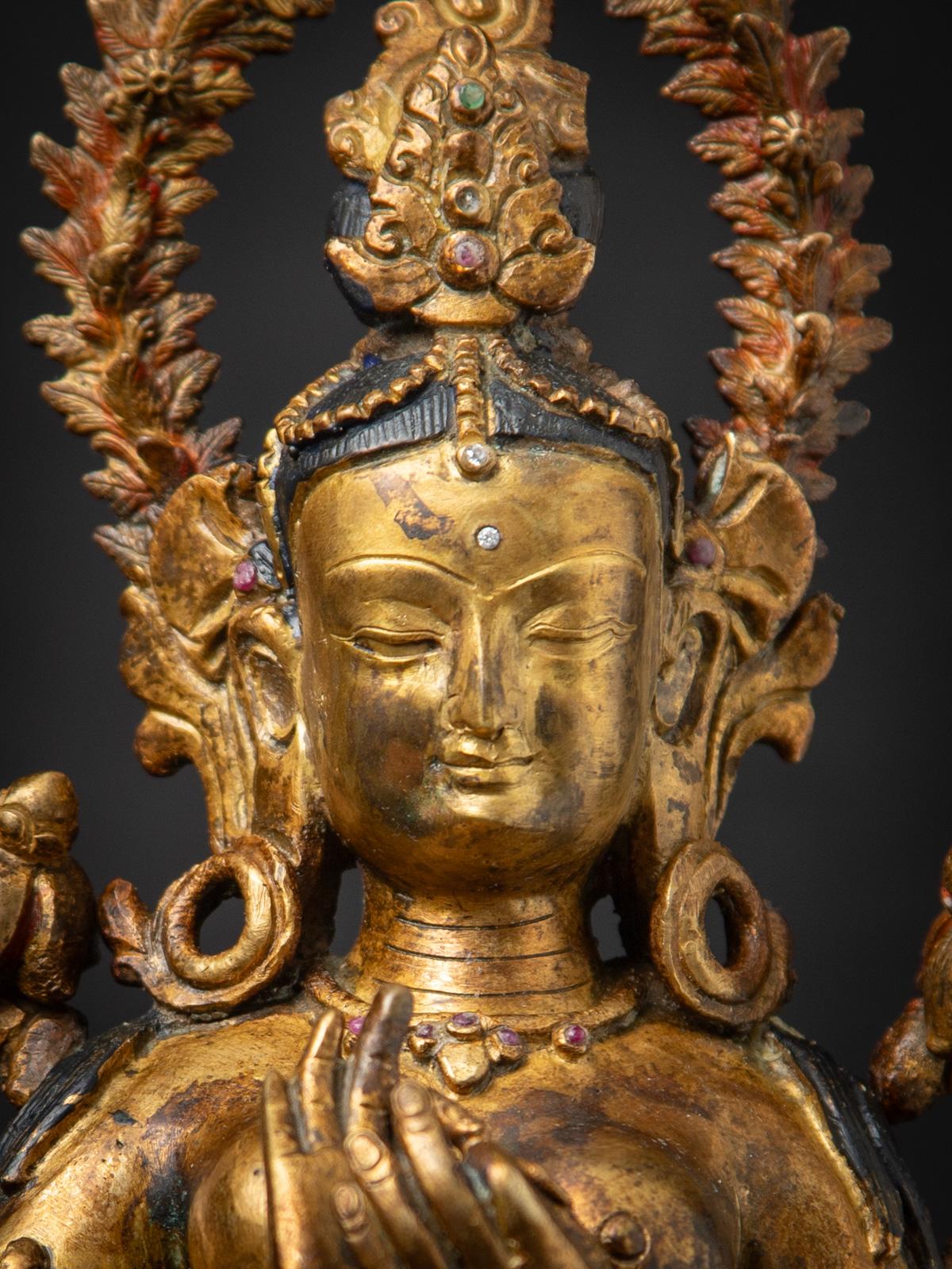 Milieu du XXe siècle Statue de Tara verte népalaise en bronze ancien du Népal Bon état - En vente à DEVENTER, NL