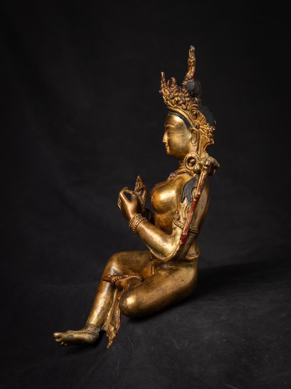 Milieu du XXe siècle Statue de Tara verte népalaise en bronze ancien du Népal Bon état - En vente à DEVENTER, NL