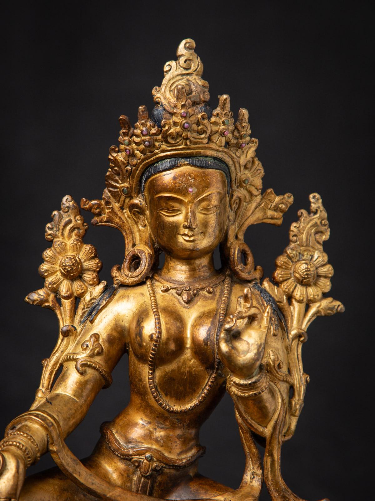 20ième siècle Milieu du XXe siècle Statue de Tara verte népalaise en bronze ancien du Népal en vente