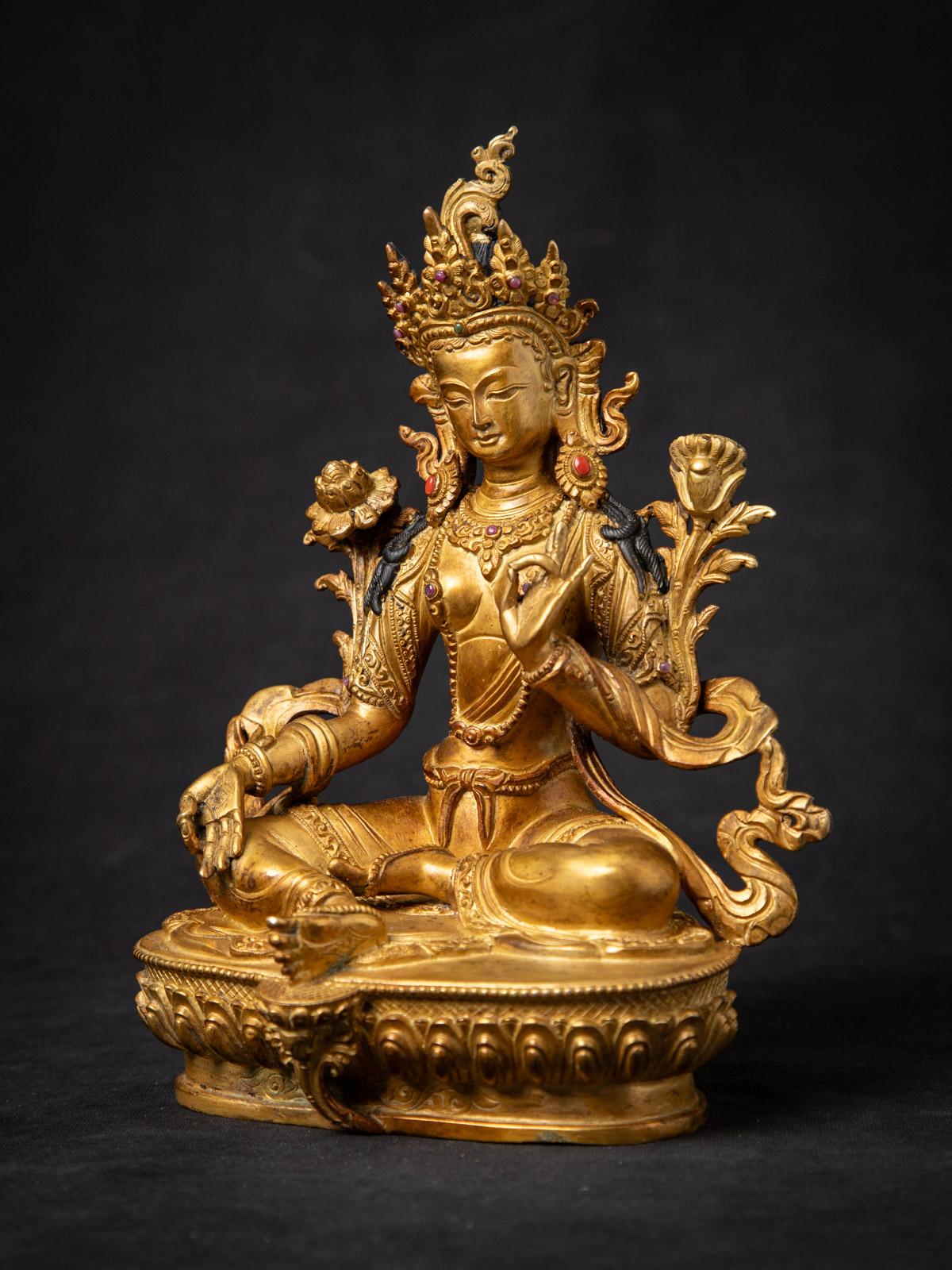 Bronze Milieu du XXe siècle Statue de Tara verte népalaise en bronze ancien du Népal en vente