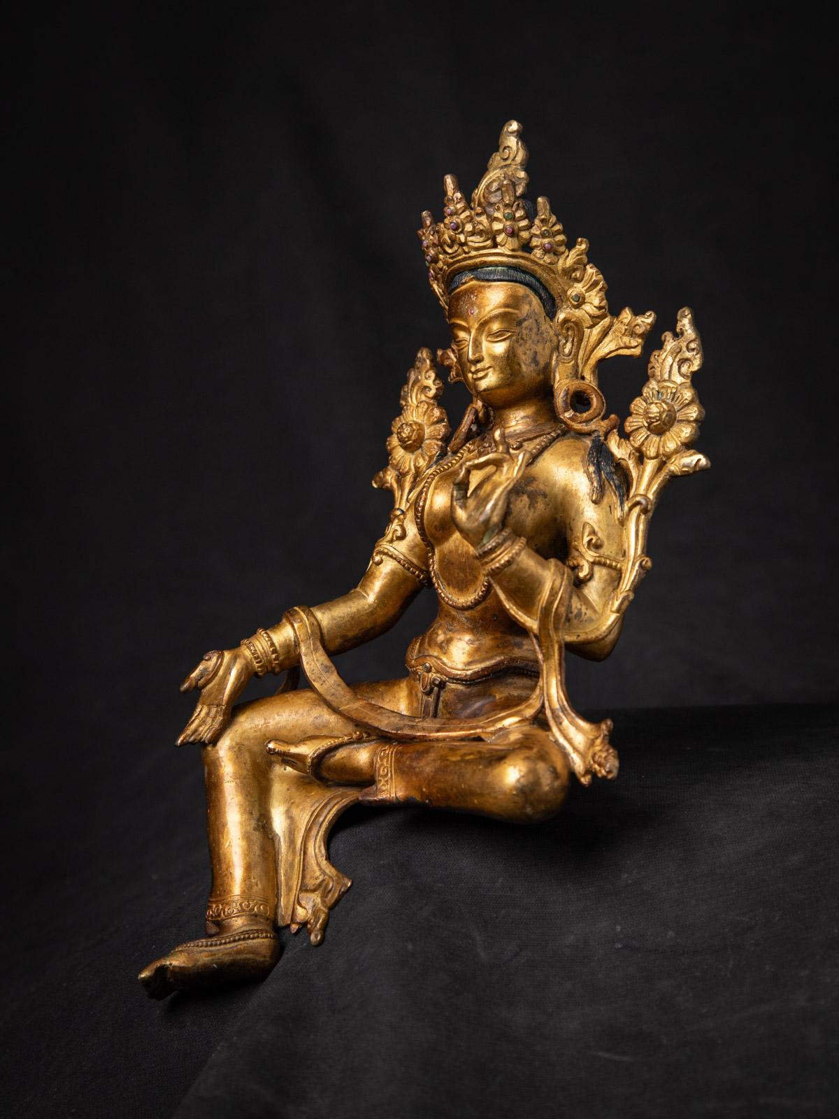 Bronze Milieu du XXe siècle Statue de Tara verte népalaise en bronze ancien du Népal en vente
