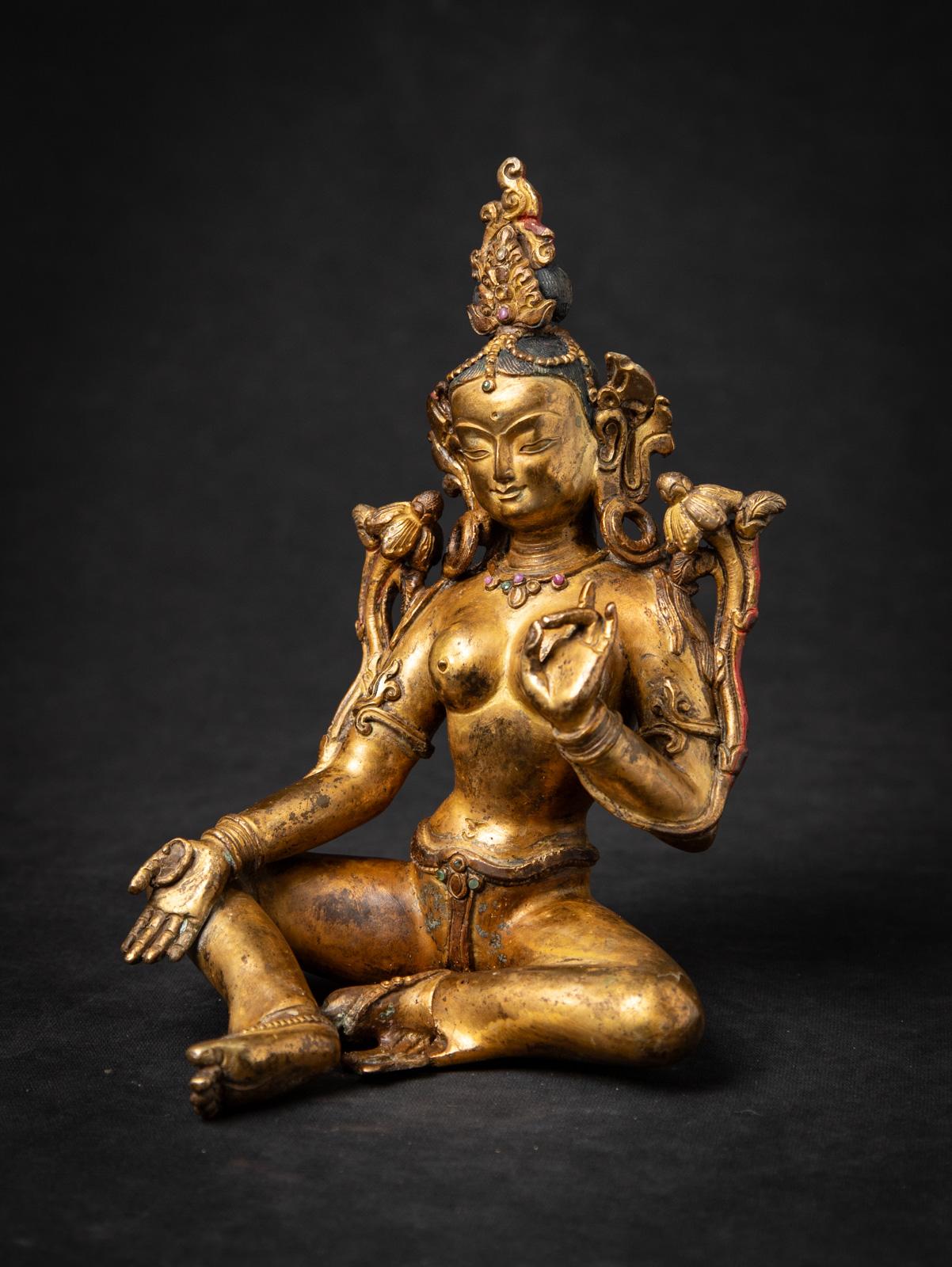 Mediados del siglo XX Antigua estatua nepalí de bronce de Tara Verde procedente de Nepal en venta 1