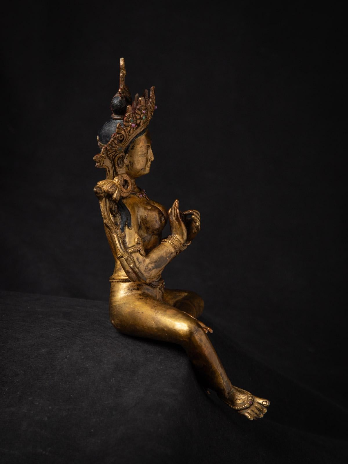 Bronze Milieu du XXe siècle Statue de Tara verte népalaise en bronze ancien du Népal en vente