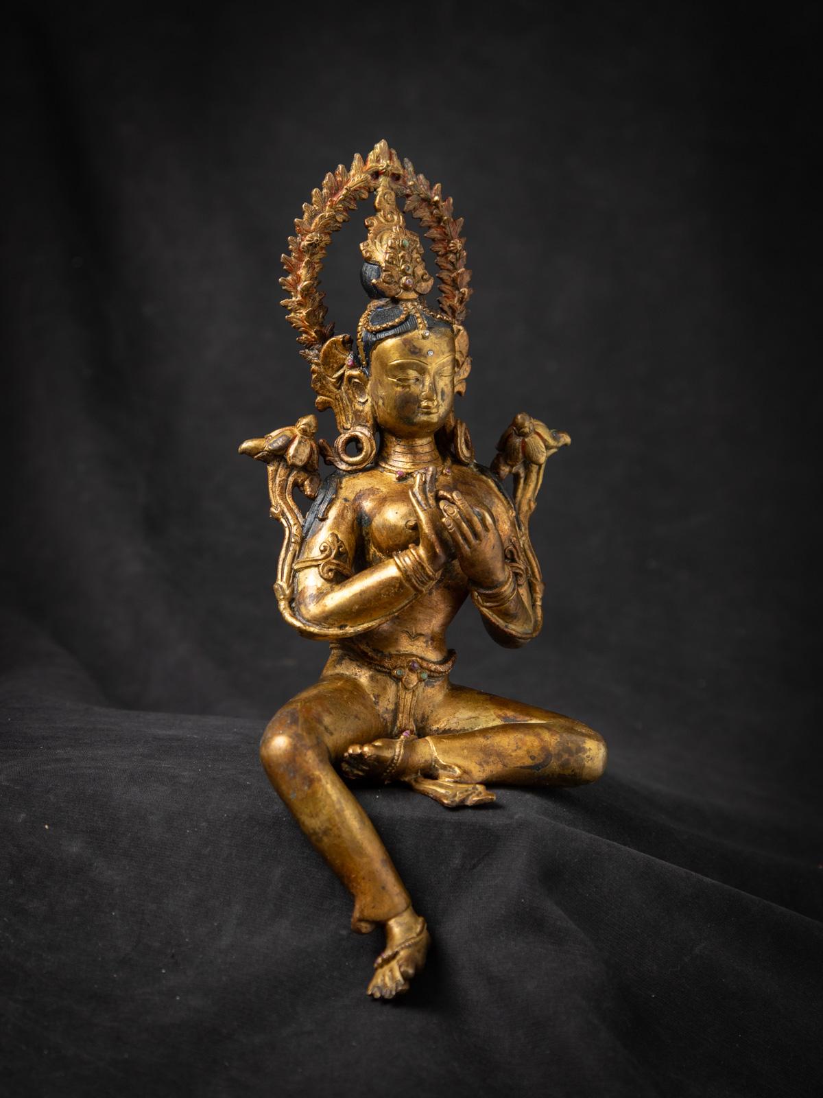Milieu du XXe siècle Statue de Tara verte népalaise en bronze ancien du Népal en vente 1