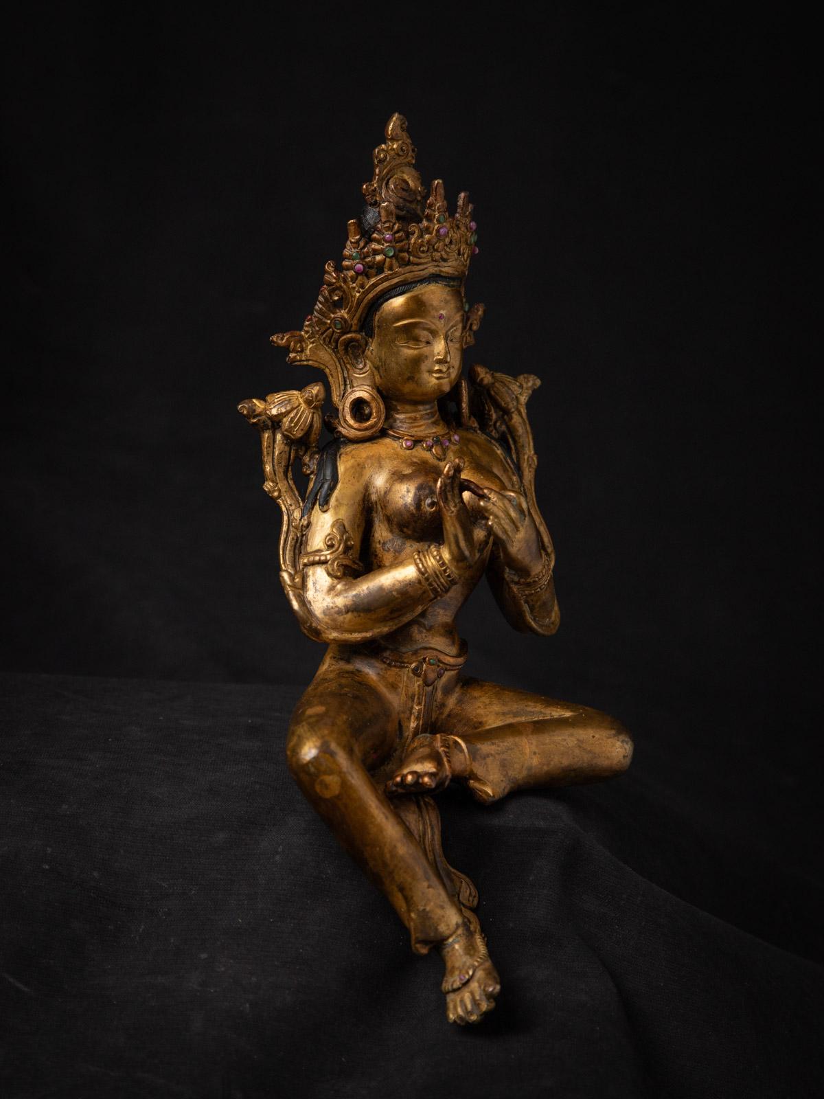 Milieu du XXe siècle Statue de Tara verte népalaise en bronze ancien du Népal en vente 1