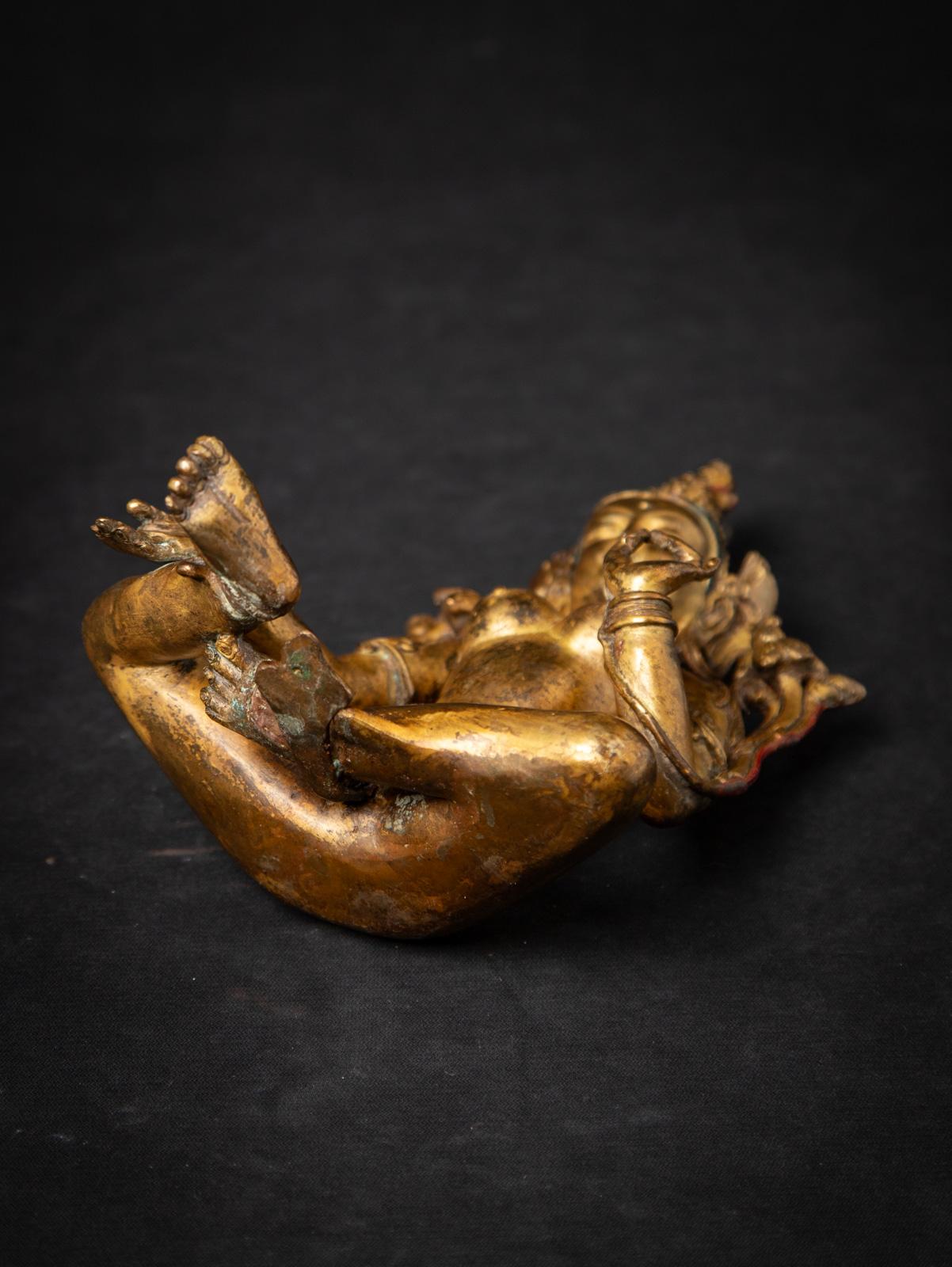 Mediados del siglo XX Antigua estatua nepalí de bronce de Tara Verde procedente de Nepal en venta 3