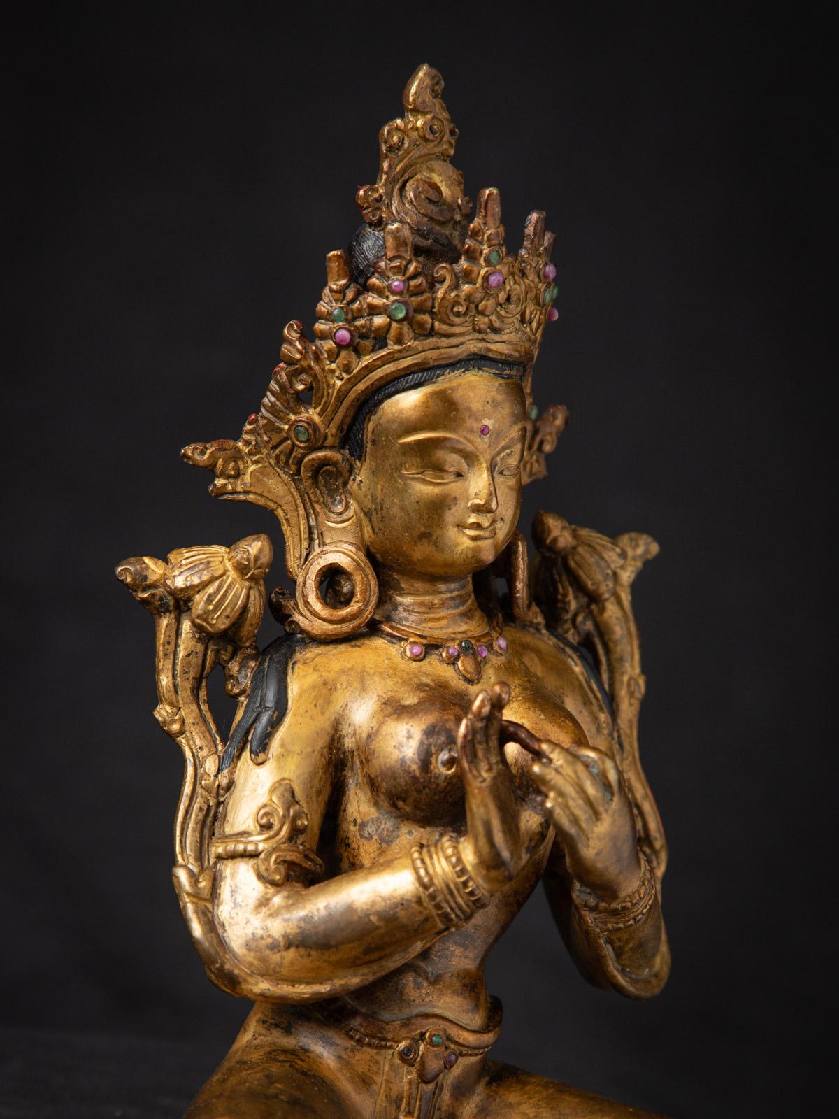 Milieu du XXe siècle Statue de Tara verte népalaise en bronze ancien du Népal en vente 2