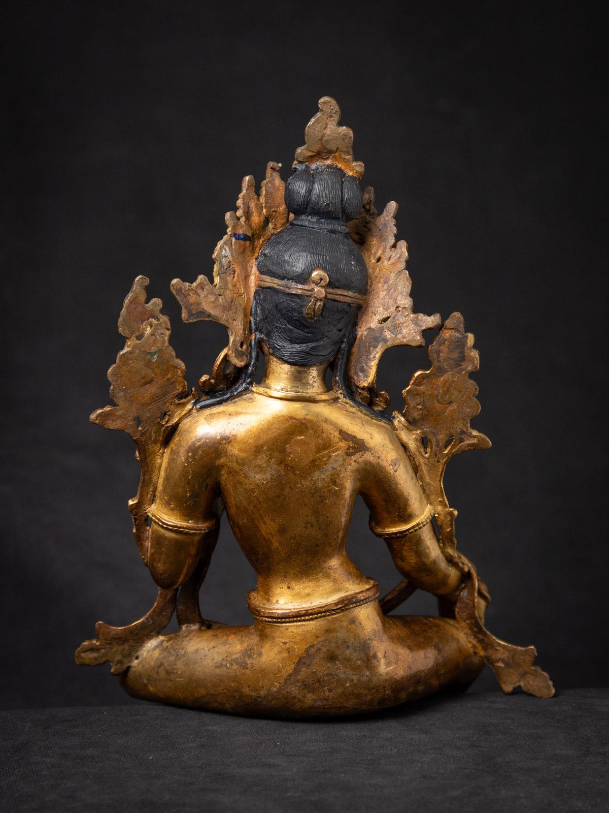 Milieu du XXe siècle Statue de Tara verte népalaise en bronze ancien du Népal en vente 3