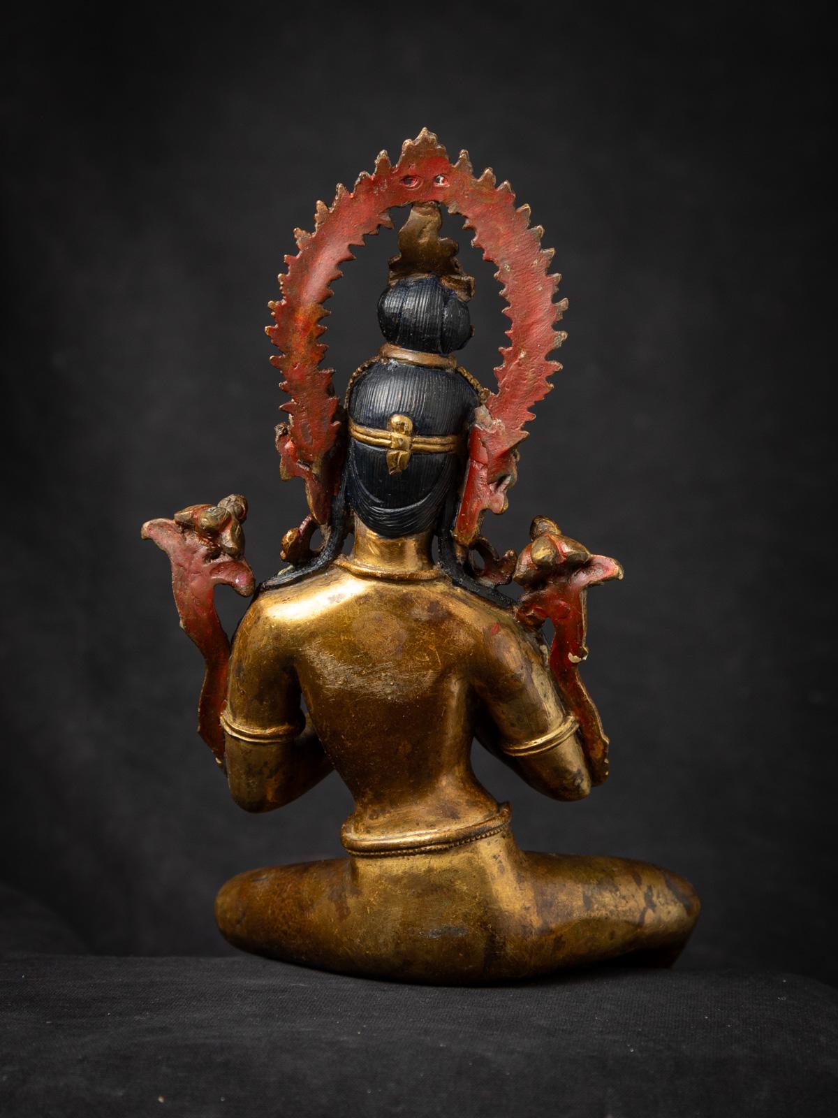 Milieu du XXe siècle Statue de Tara verte népalaise en bronze ancien du Népal en vente 3