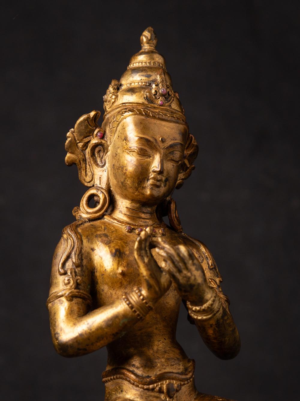 Statue en bronze de Tara verte népalaise du milieu du 20e siècle en Vitarka Mudra Bon état à DEVENTER, NL