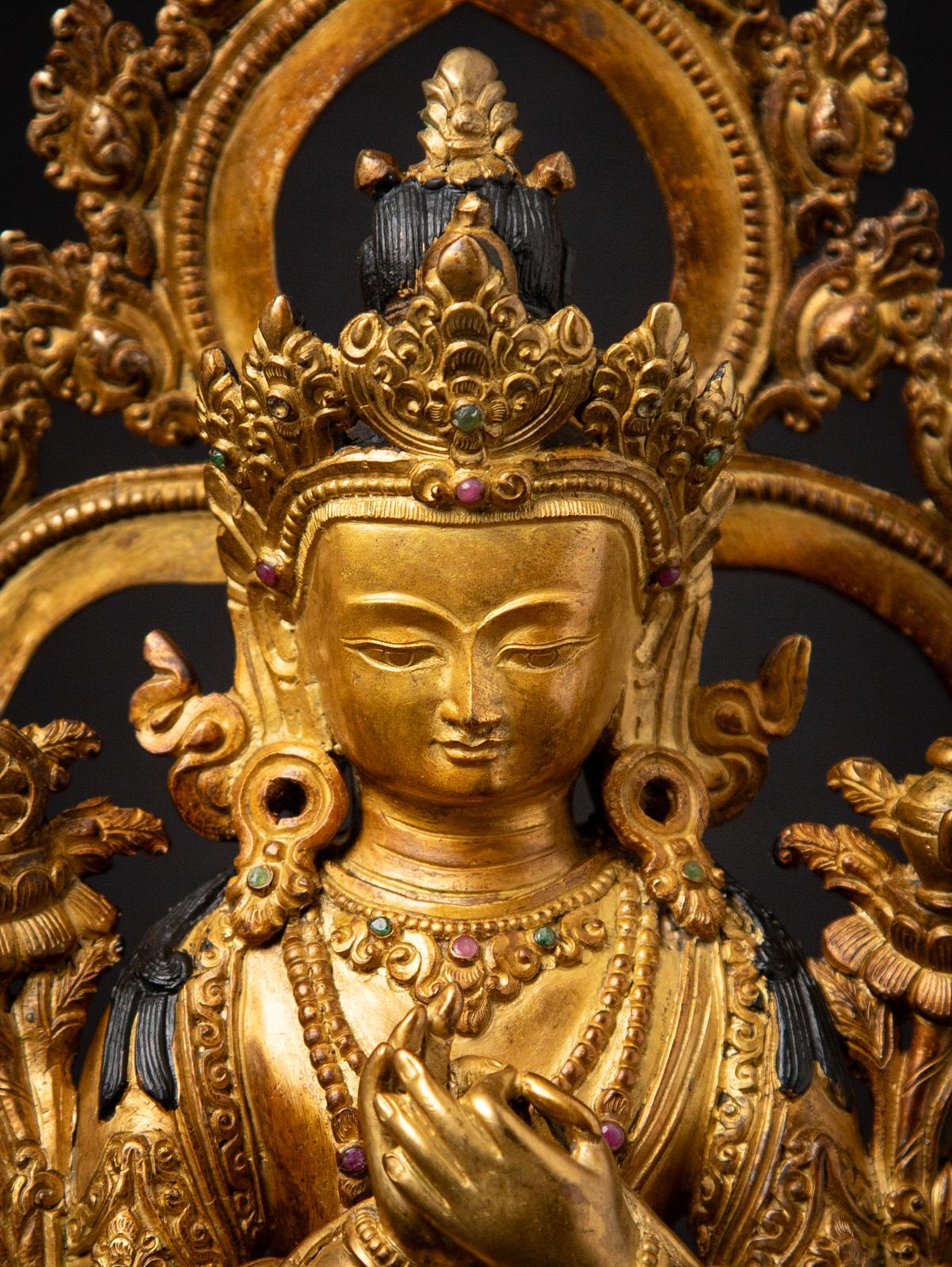 Mediados del siglo XX Antigua estatua nepalí de bronce de Buda Maitreya procedente de Nepal en Bueno estado para la venta en DEVENTER, NL