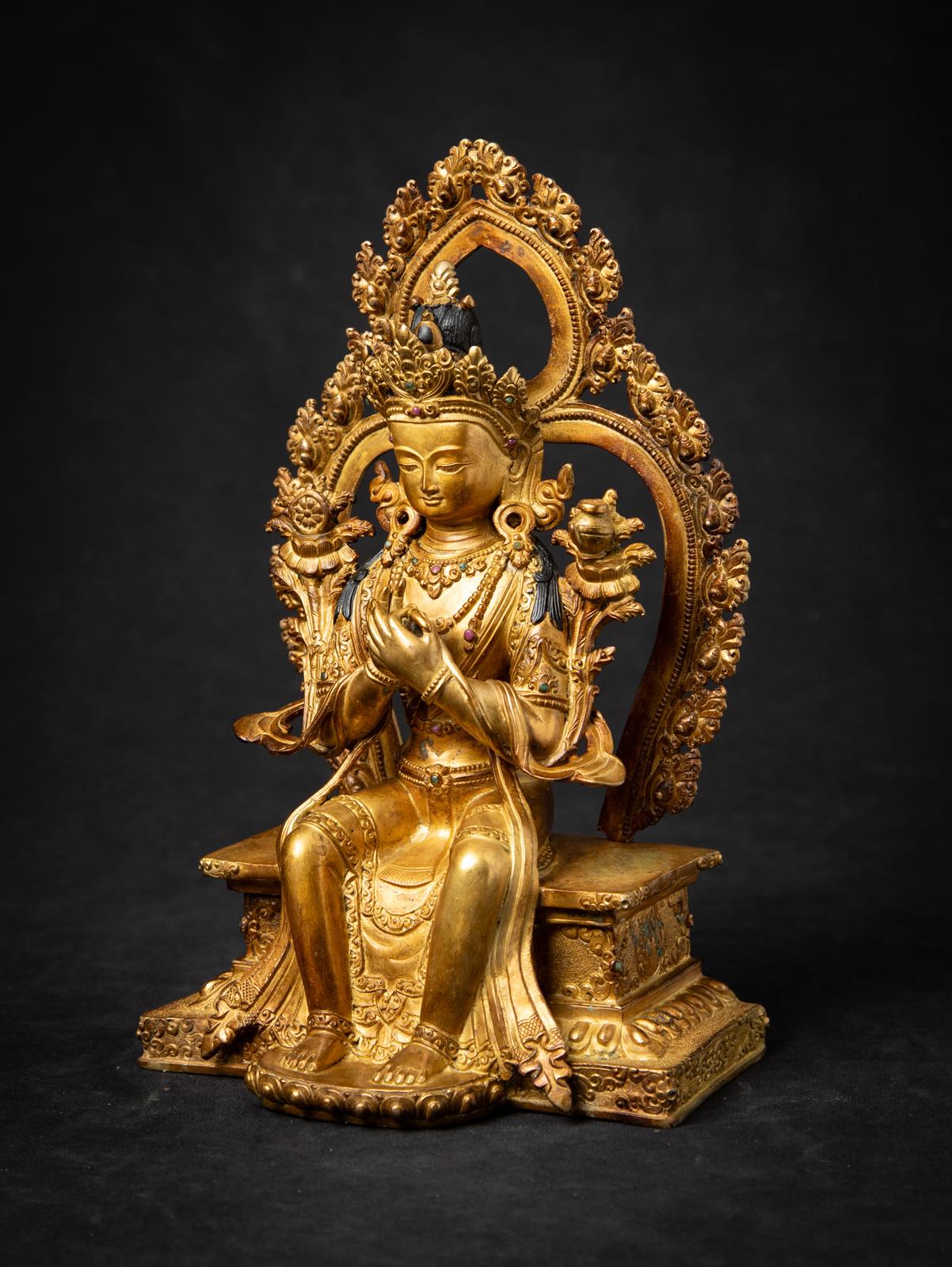 Mediados del siglo XX Antigua estatua nepalí de bronce de Buda Maitreya procedente de Nepal en venta 1