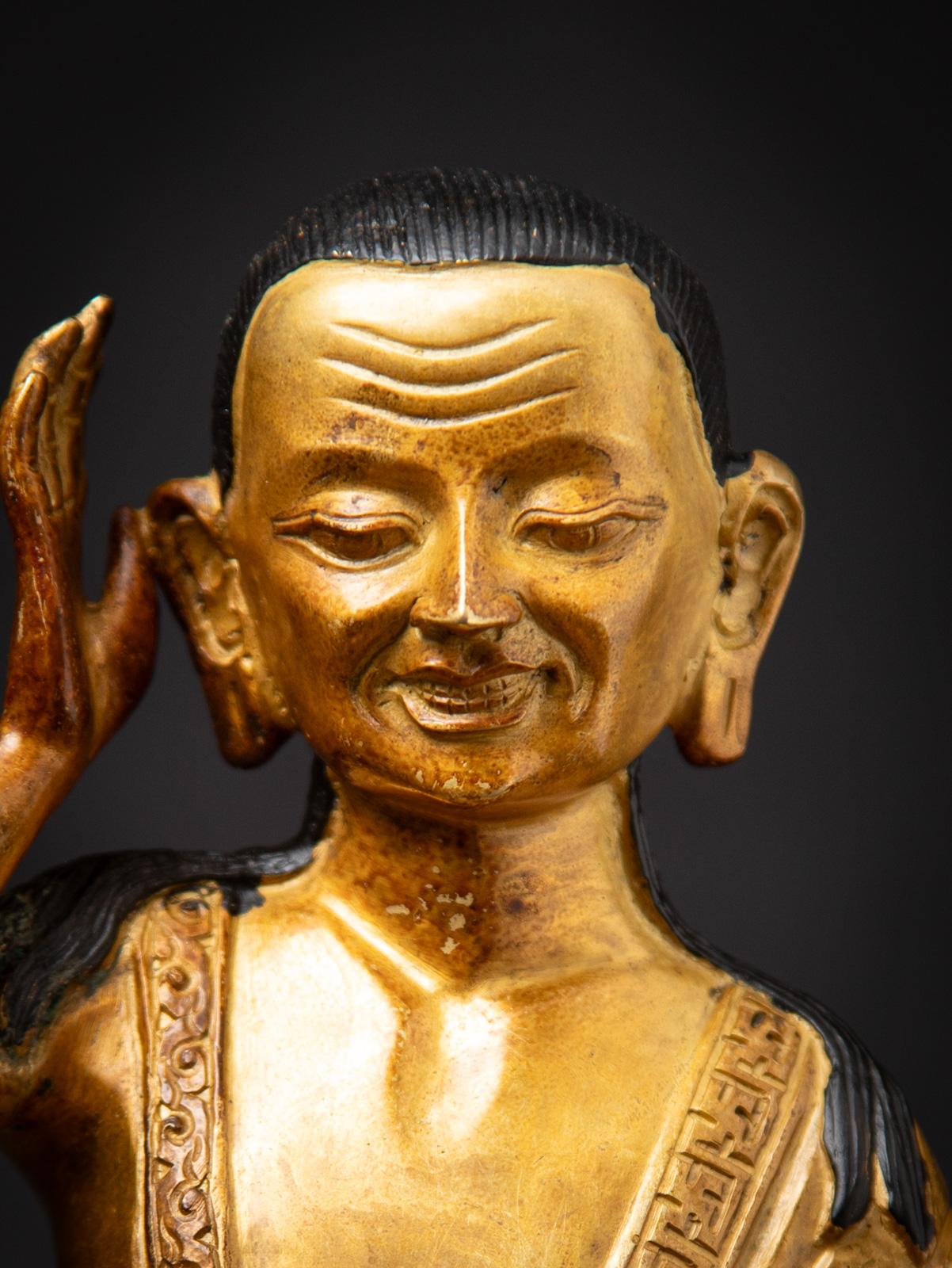 Népalais Milieu du 20e siècle Statue en bronze ancienne de Milarepa du Népal en vente