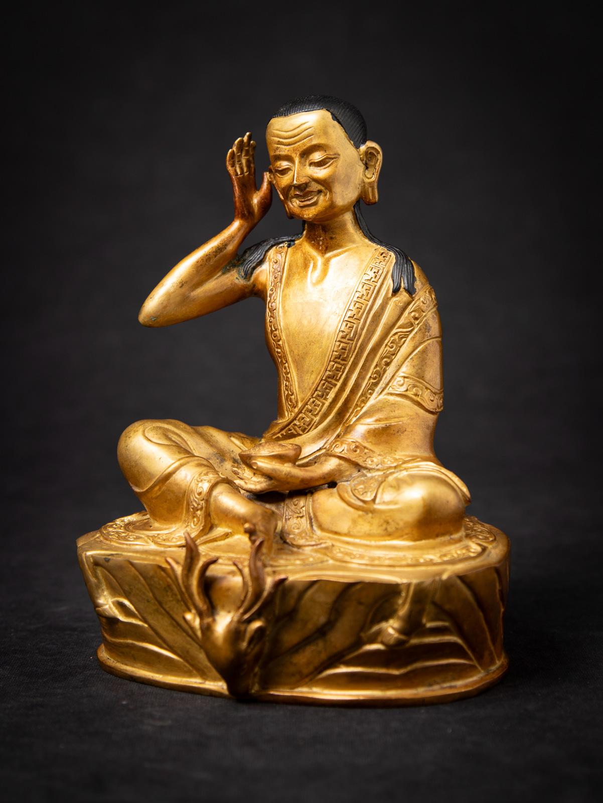 20ième siècle Milieu du 20e siècle Statue en bronze ancienne de Milarepa du Népal en vente