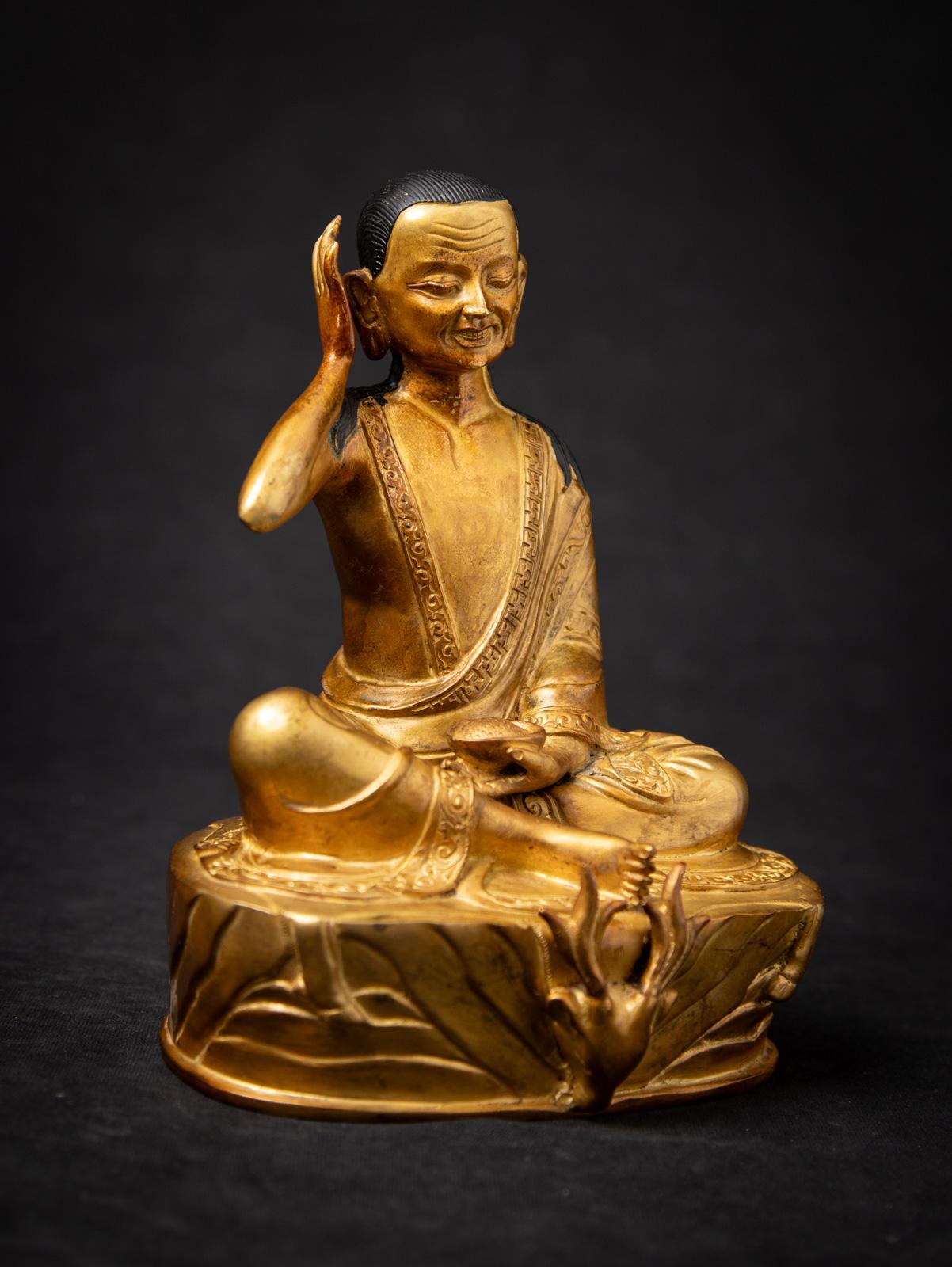 Milieu du 20e siècle Statue en bronze ancienne de Milarepa du Népal en vente 1