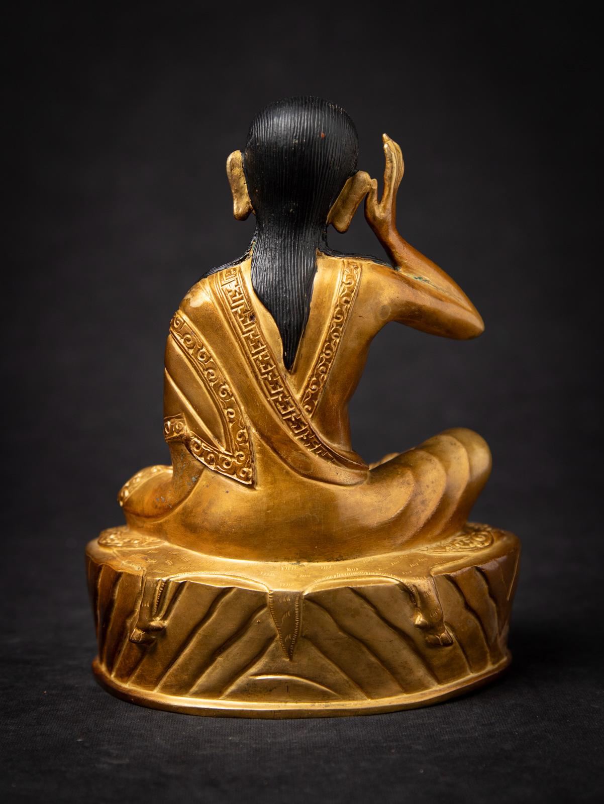 Milieu du 20e siècle Statue en bronze ancienne de Milarepa du Népal en vente 3