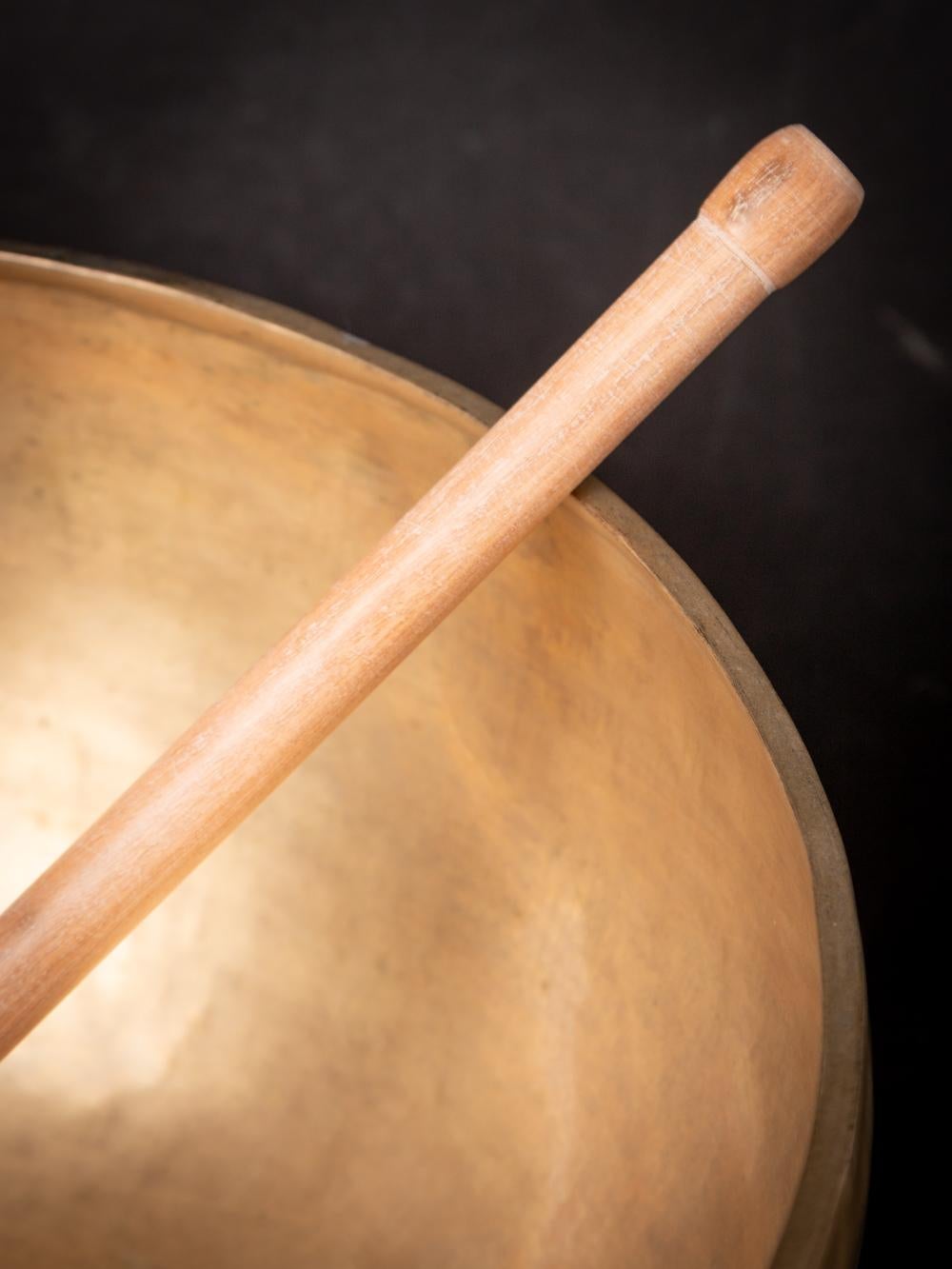 20th Century Middle 20th century Old bronze Nepali Singing bowl from Nepal - OriginalBuddhas