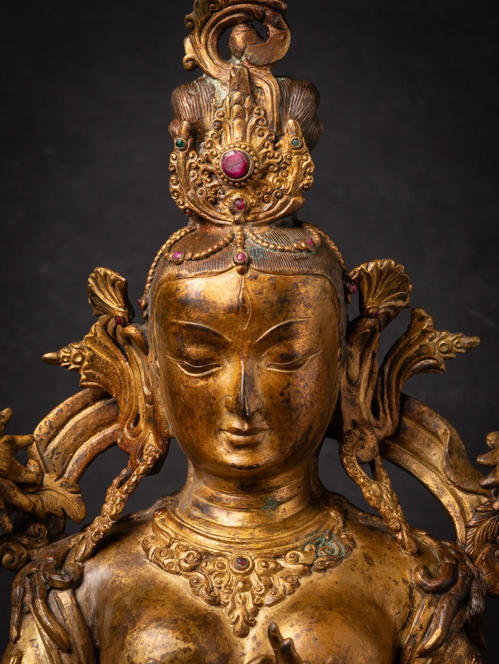 This Old bronze Nepali White Tara statue is a true masterpiece of craftsmanship and spirituality. Standing at a majestic 44,8 cm in height, with dimensions of 32,8 cm in width and 19,7 cm in depth, it is a substantial representation of the Medicine