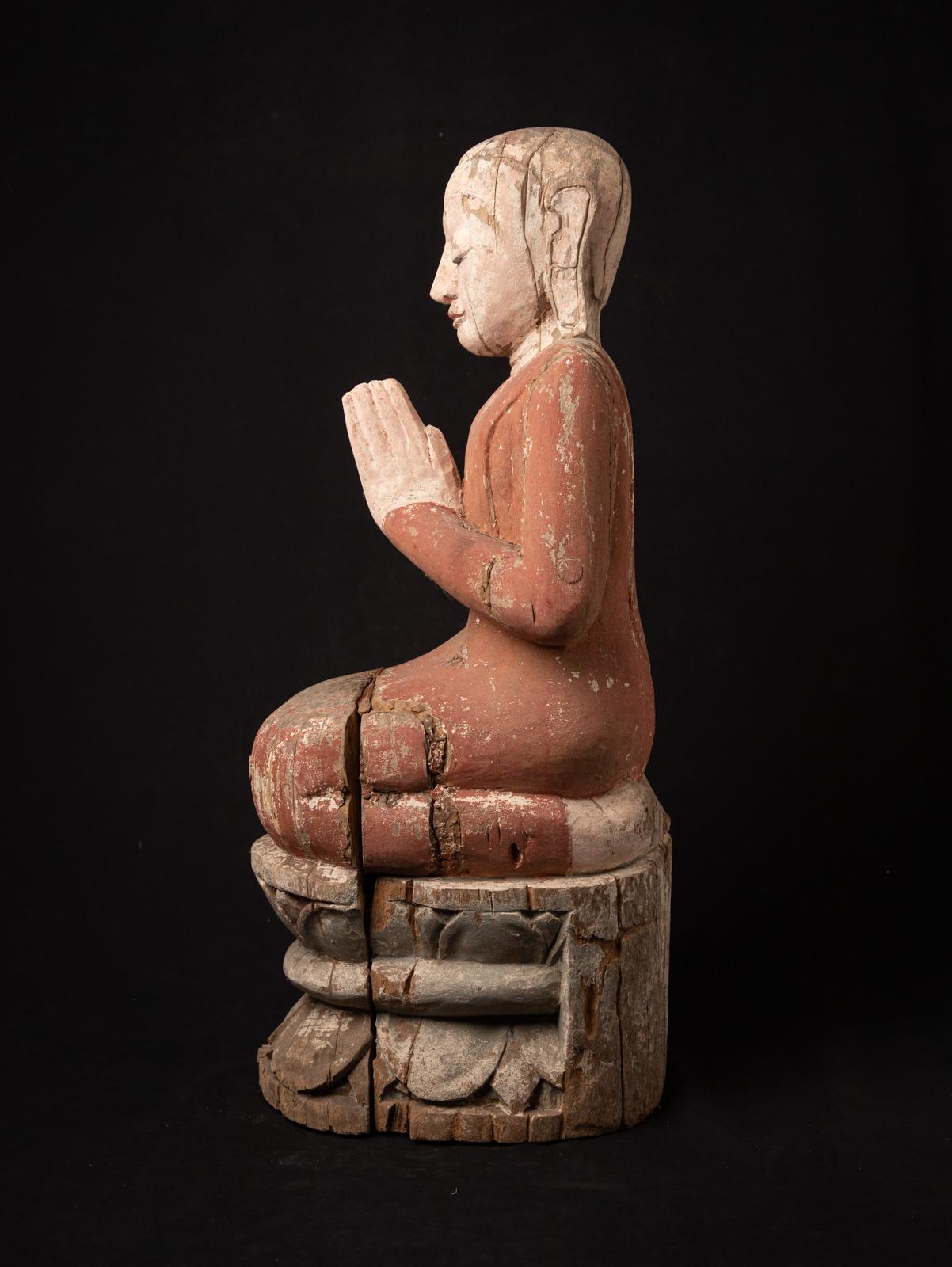 Statue de moine en bois de teck de Birmanie du milieu du 20e siècle en vente 7