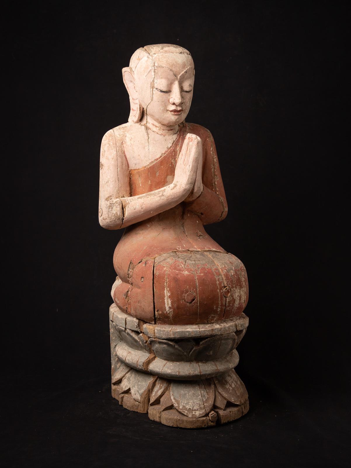 Statue de moine en bois de teck de Birmanie du milieu du 20e siècle en vente 10