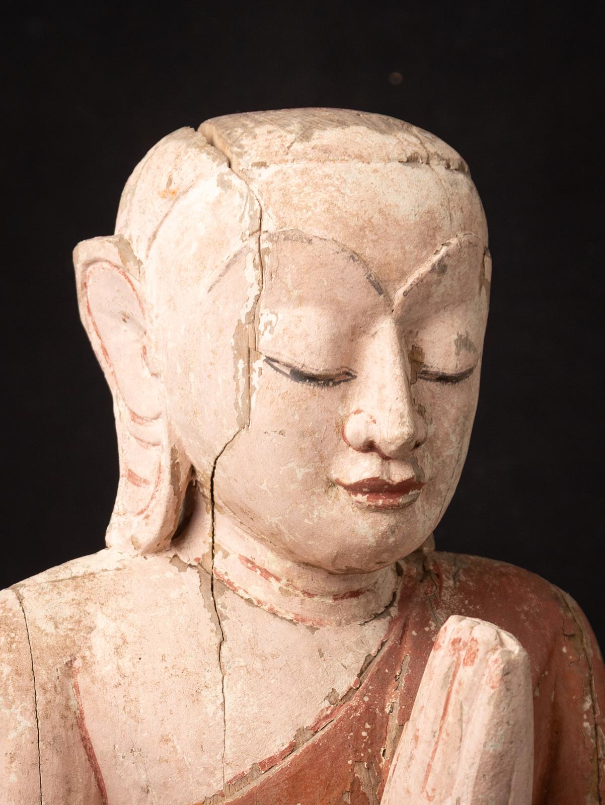 Statue de moine en bois de teck de Birmanie du milieu du 20e siècle en vente 12