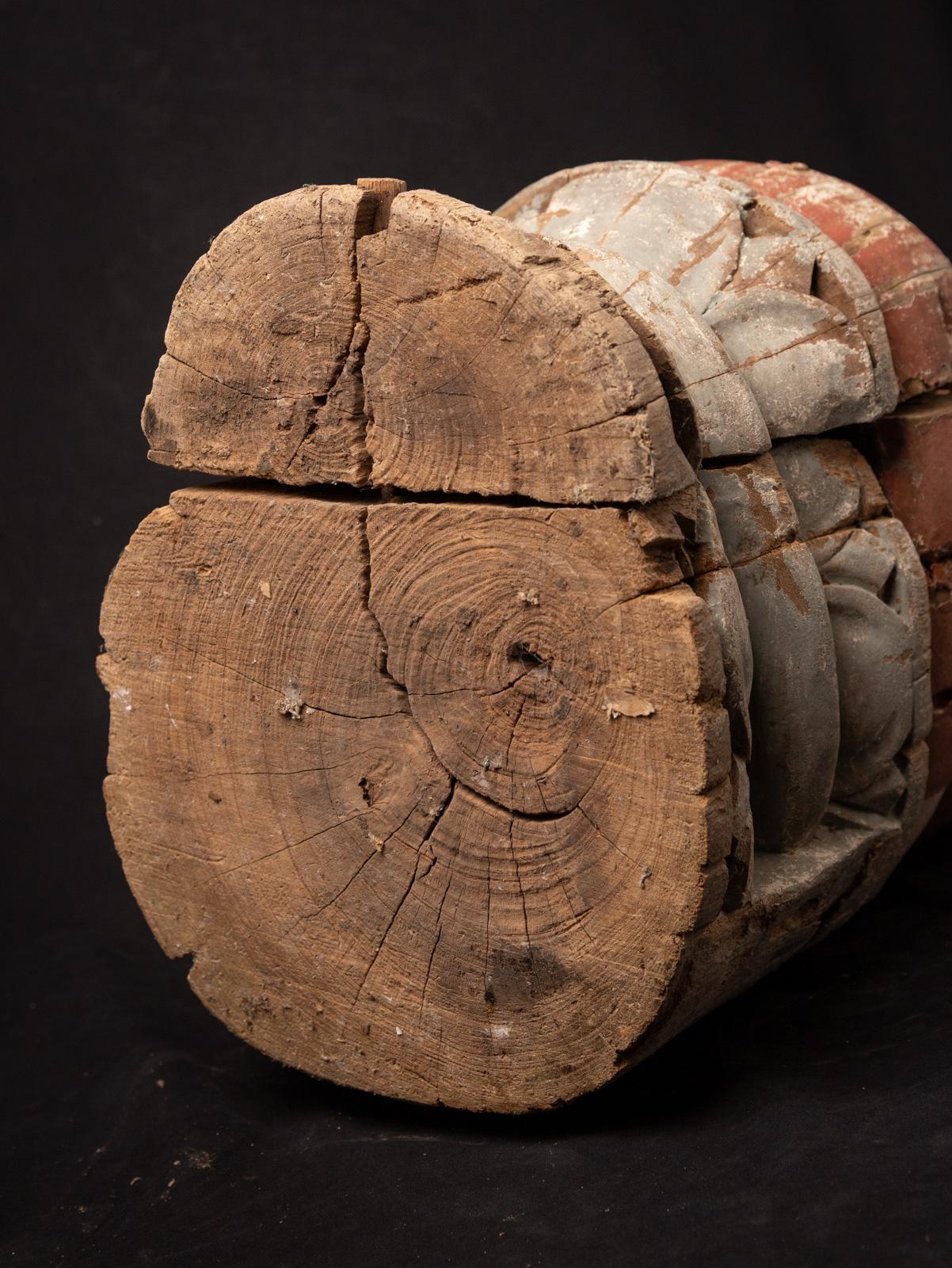 Statue de moine en bois de teck de Birmanie du milieu du 20e siècle en vente 13