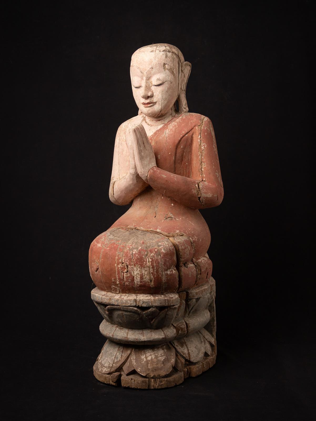 Indien Statue de moine en bois de teck de Birmanie du milieu du 20e siècle en vente