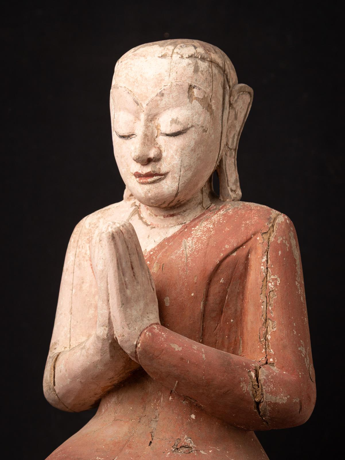 Statue de moine en bois de teck de Birmanie du milieu du 20e siècle Bon état - En vente à DEVENTER, NL