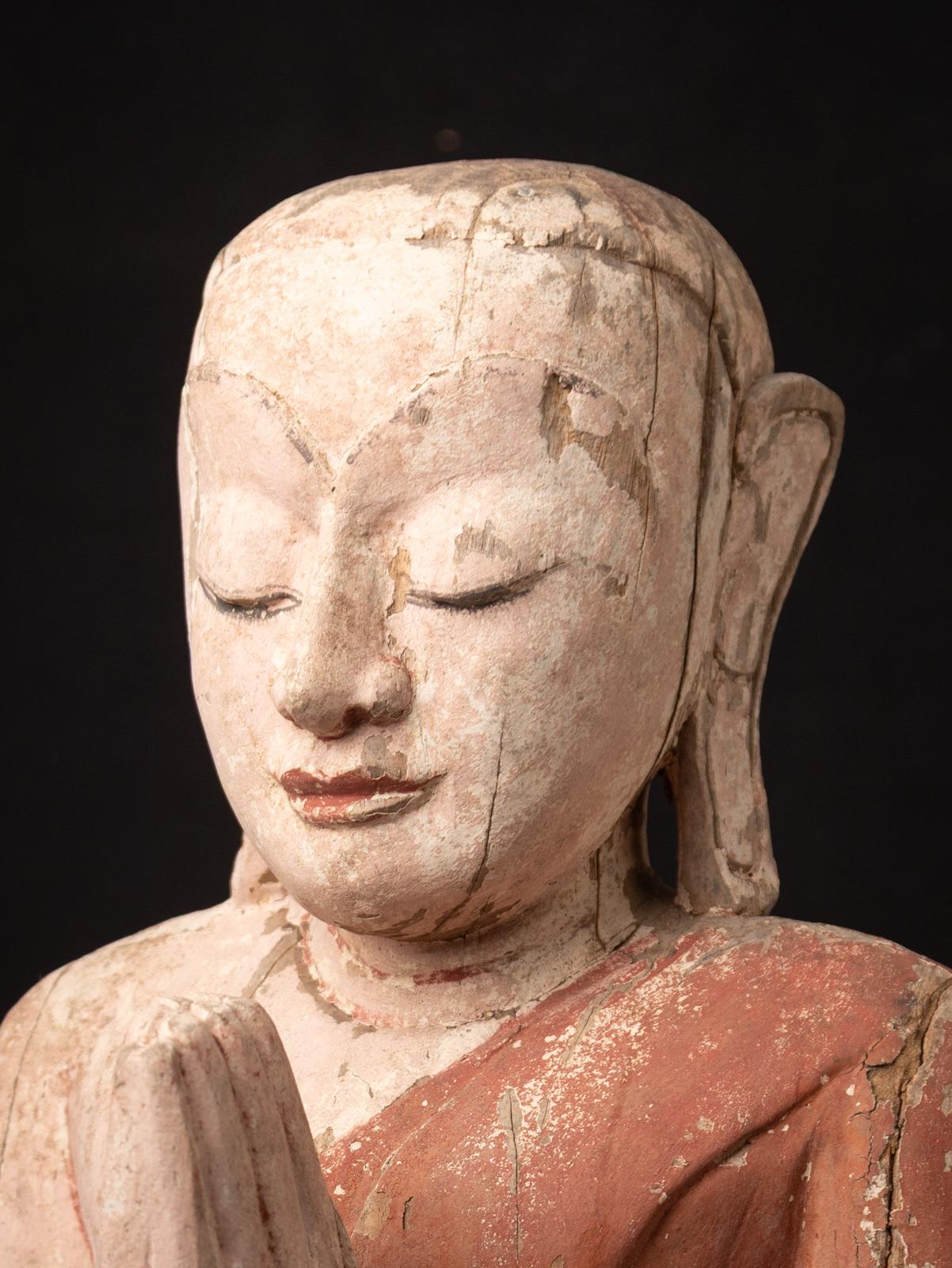 20ième siècle Statue de moine en bois de teck de Birmanie du milieu du 20e siècle en vente