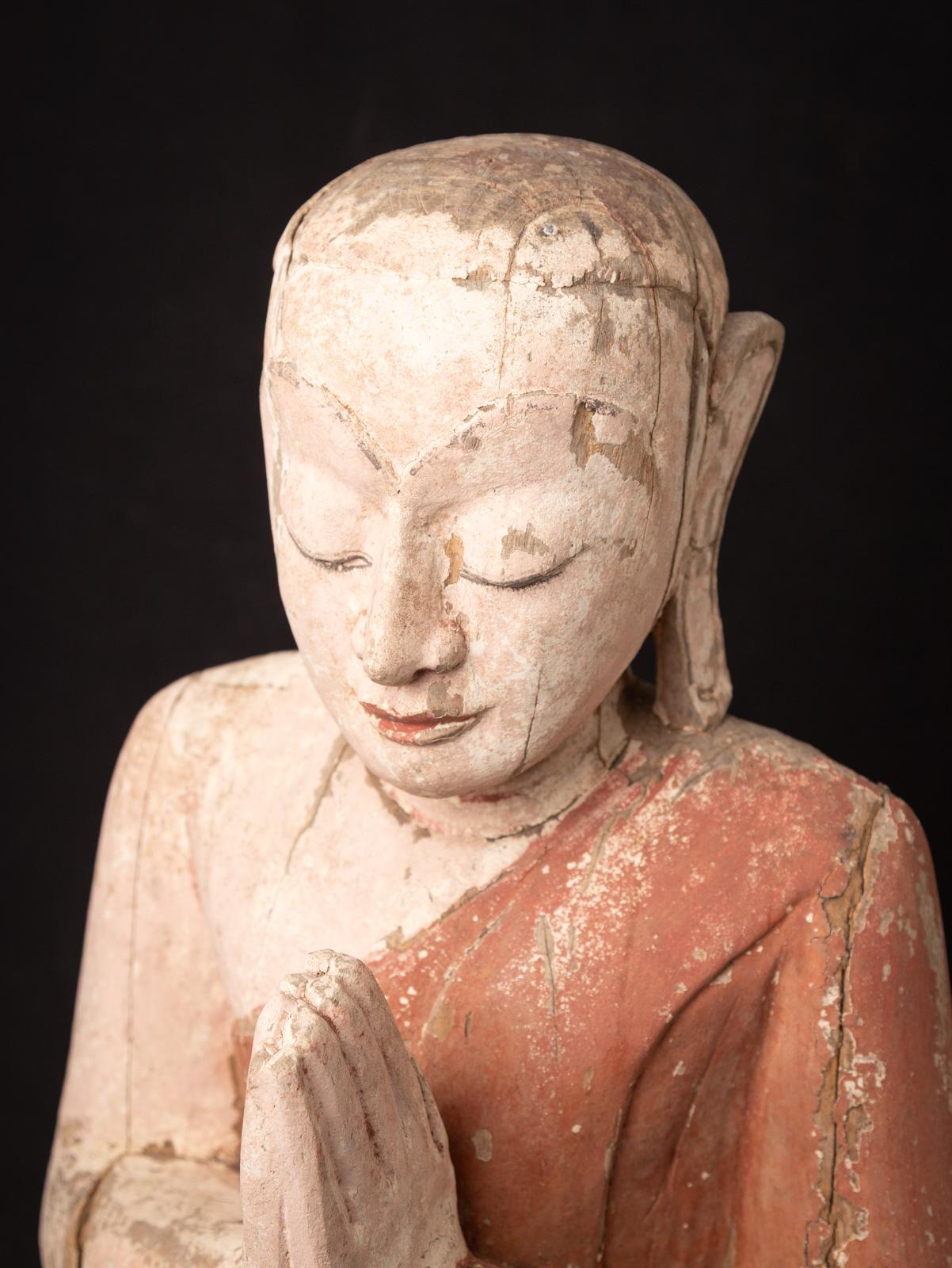 Statue de moine en bois de teck de Birmanie du milieu du 20e siècle en vente 1