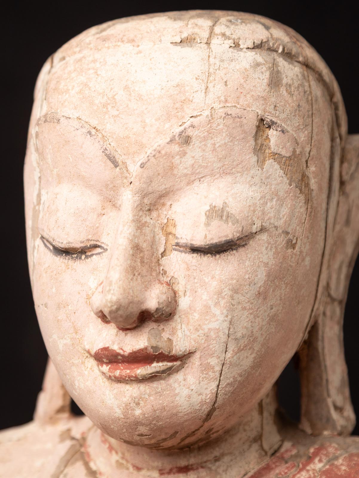 Statue de moine en bois de teck de Birmanie du milieu du 20e siècle en vente 2